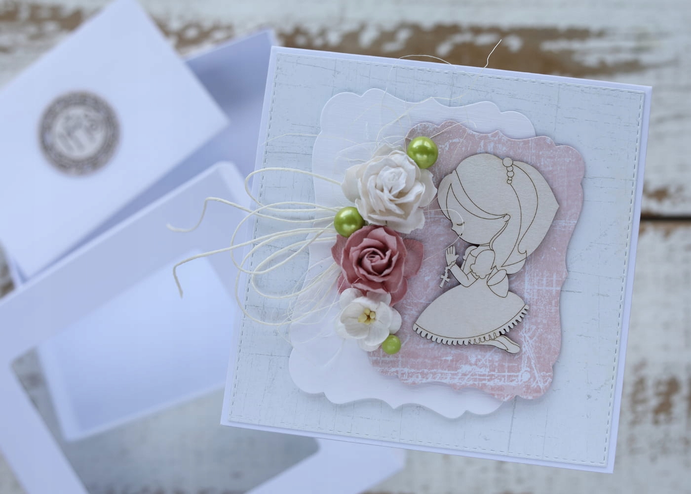 Památka přijímání – elegantní kartička na přijímání, ručně vyrobená