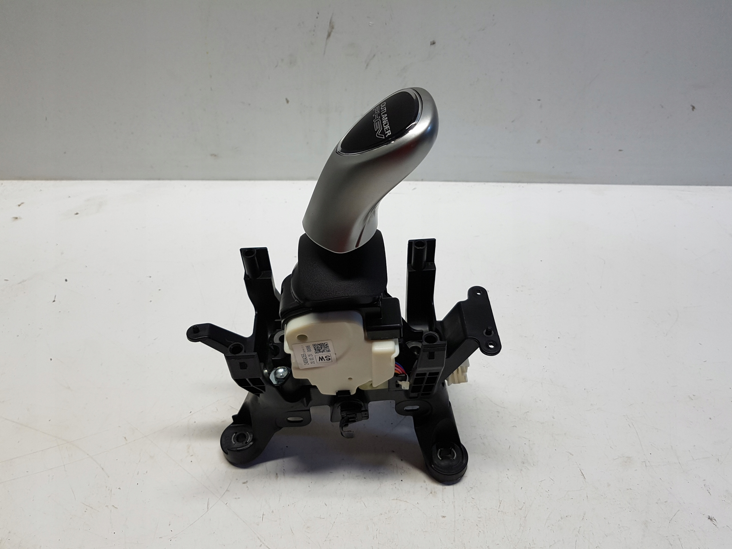 2400A355 - OUTLANDER III PHEV Jack Gear selector 20R