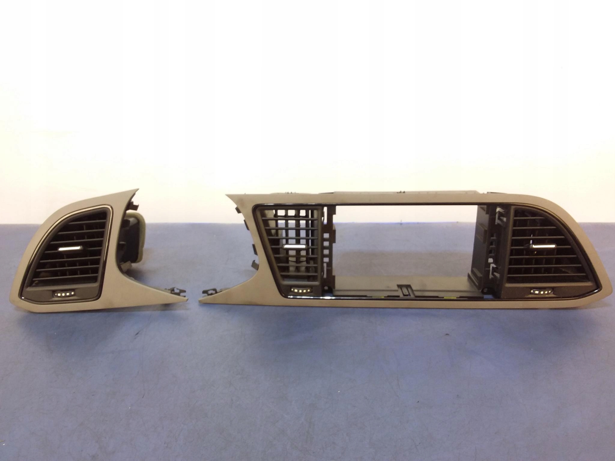 SEAT LEON III ВЕНТИЛЯЦИОННЫЕ РЕШЕТКИ РАМКА РАДИО 5F1819110