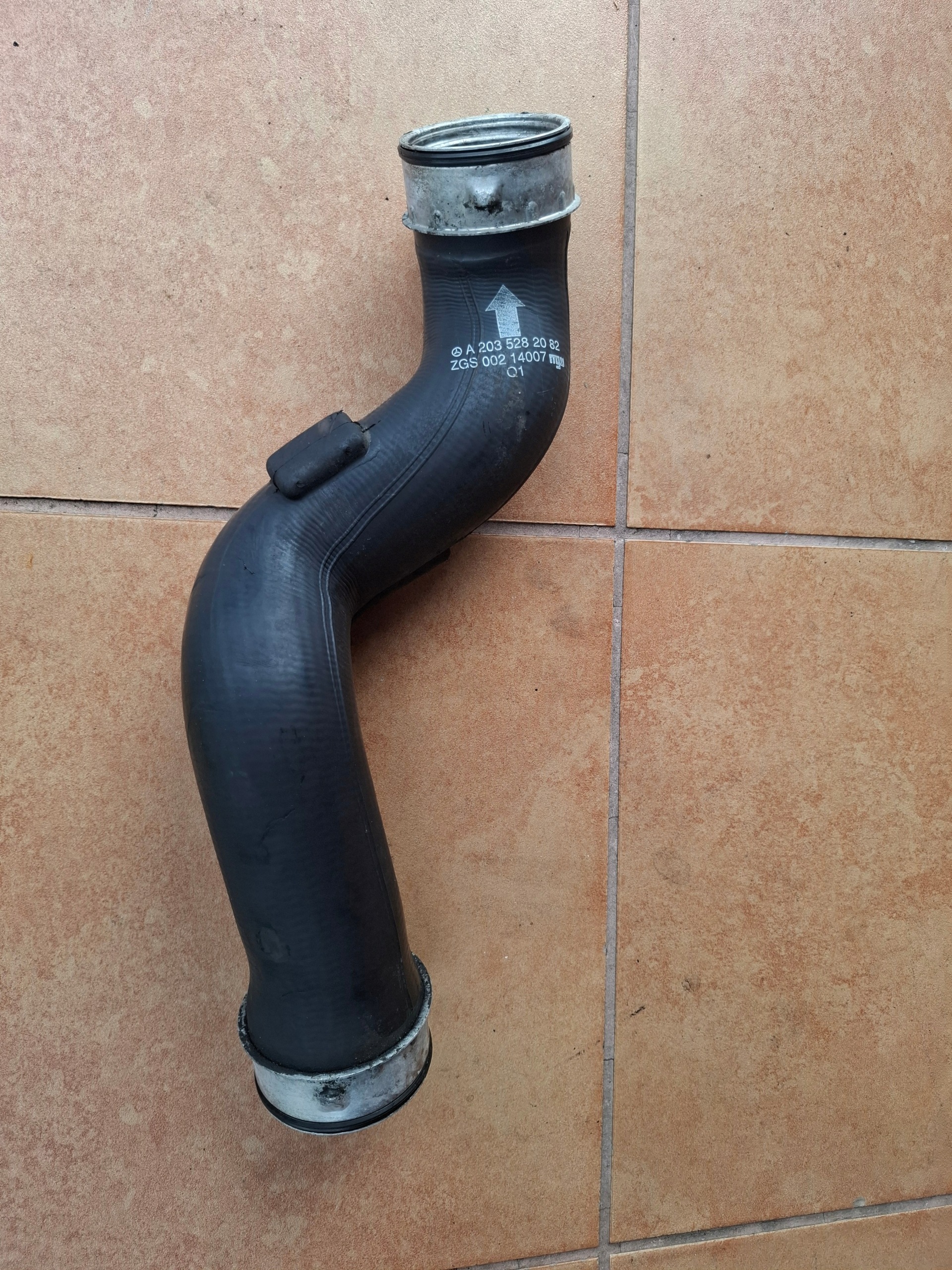 hadice trouba intercoolera MERCEDES A2035282482