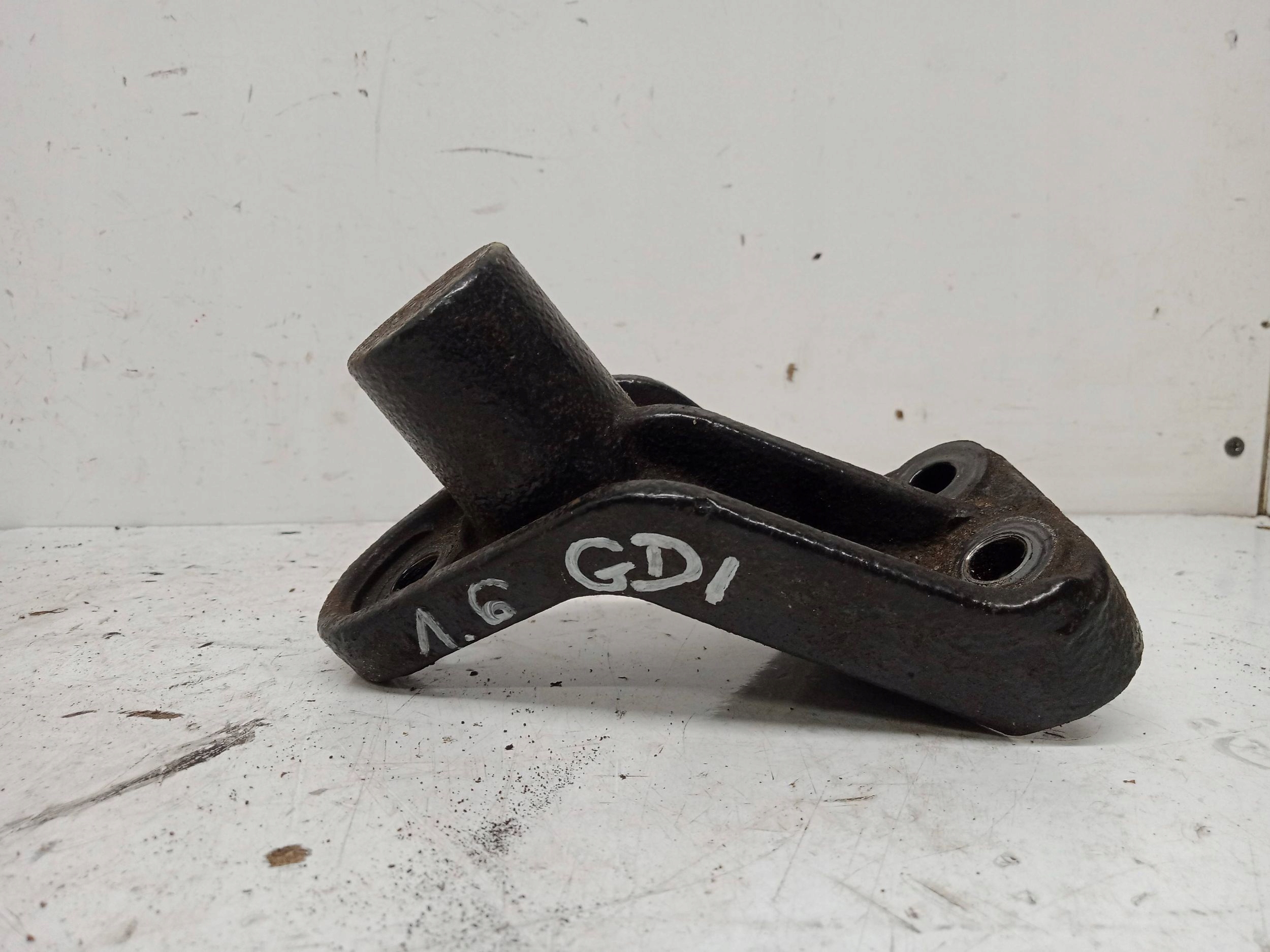 KIA PRO CEED II I30 II Support Poignée Support plaque Moteur 1,6 GDI 2012