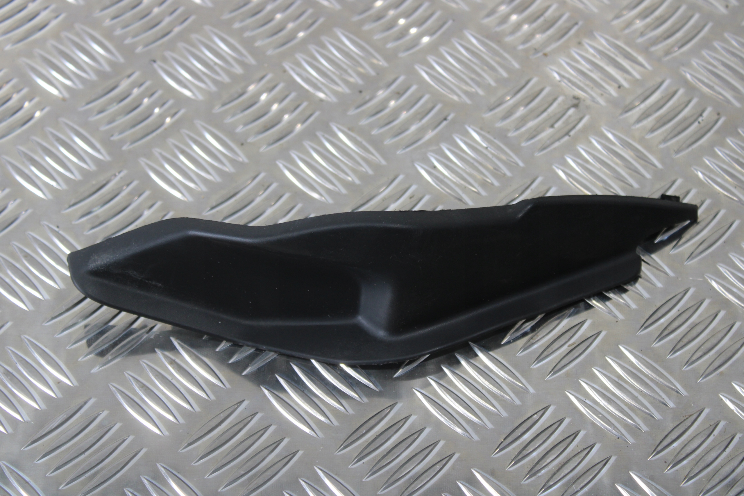 spoiler under the window right CITROEN C4 III 3