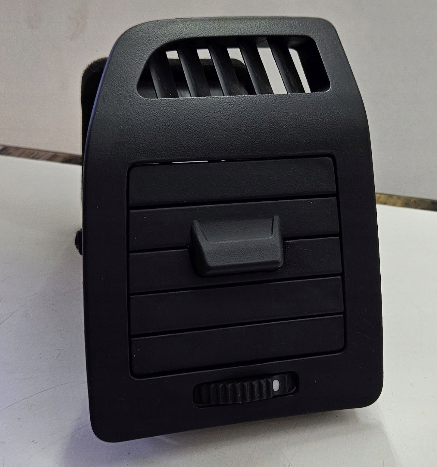 SsangYong Rodius 2 II Turismo 13- grid air conditioning devices left