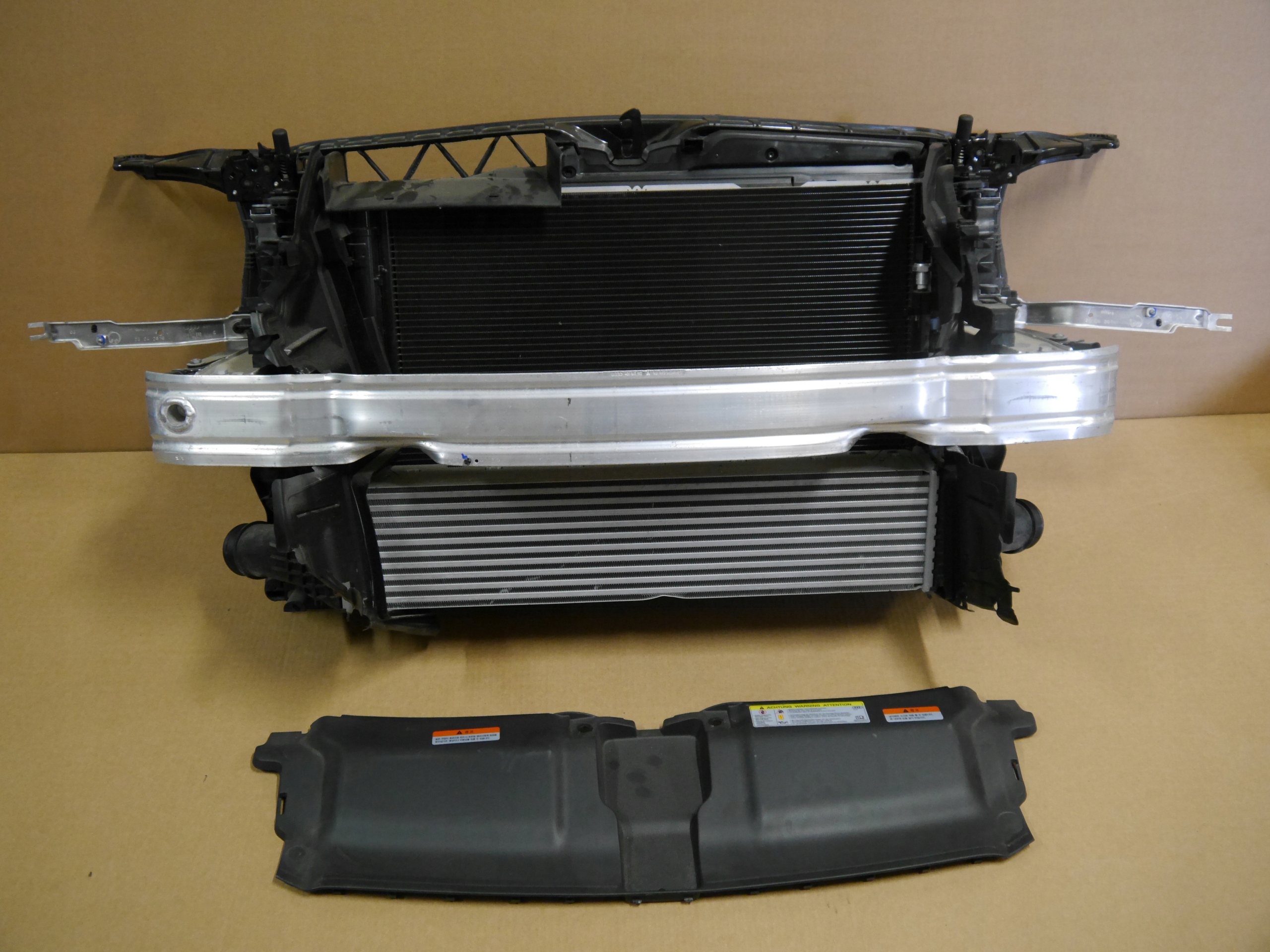 AUDI A6 A7 4G PAS PRZEDNI CHŁODNICE 3.0TDI