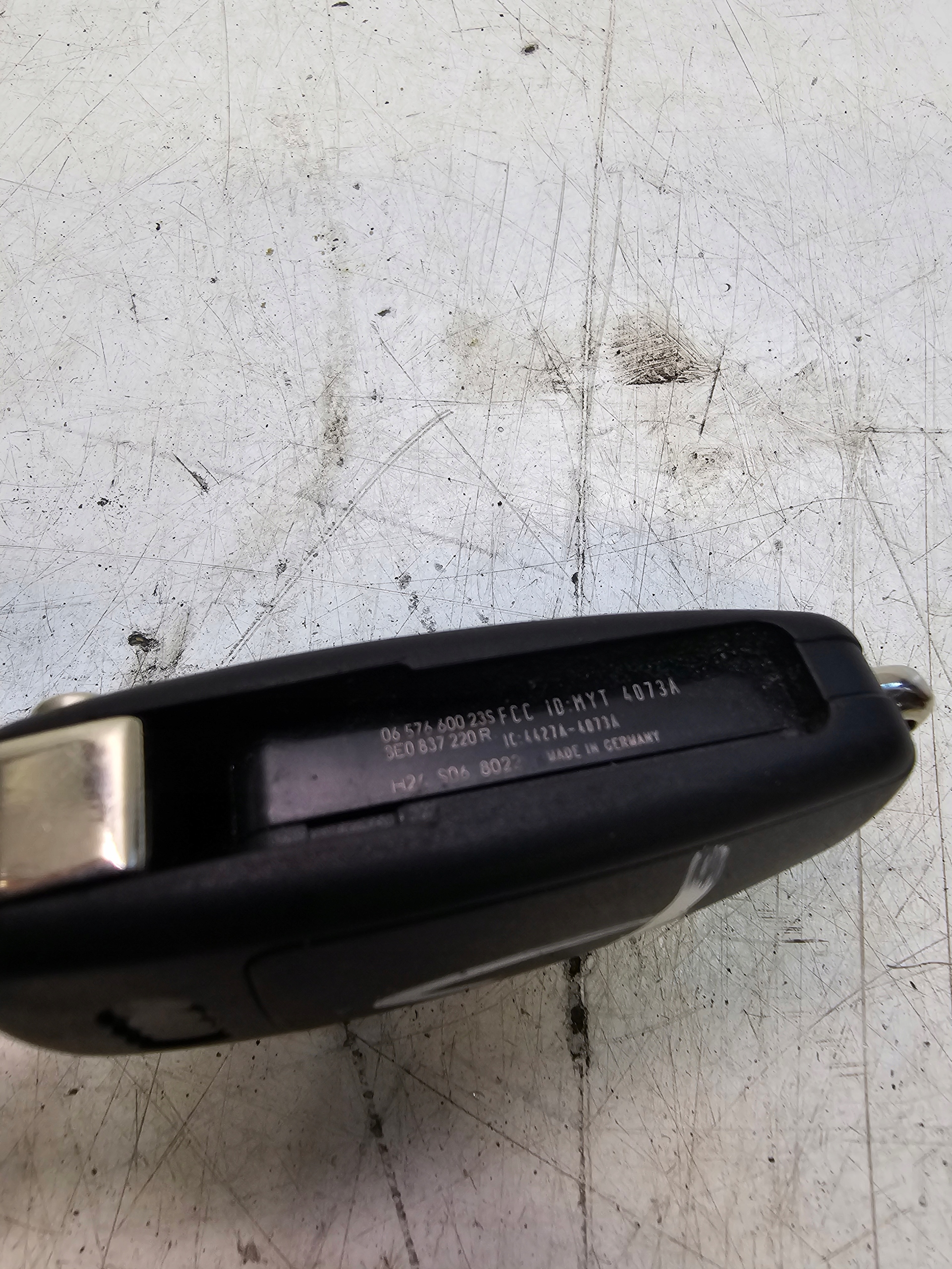 key PILOT SCYZORYK AUDI A4 B7 8E0837220R *2*