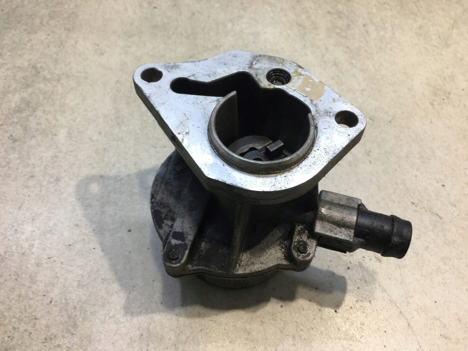 Pompa VACUM MEGANE II 1.5 DCI 8200113585
