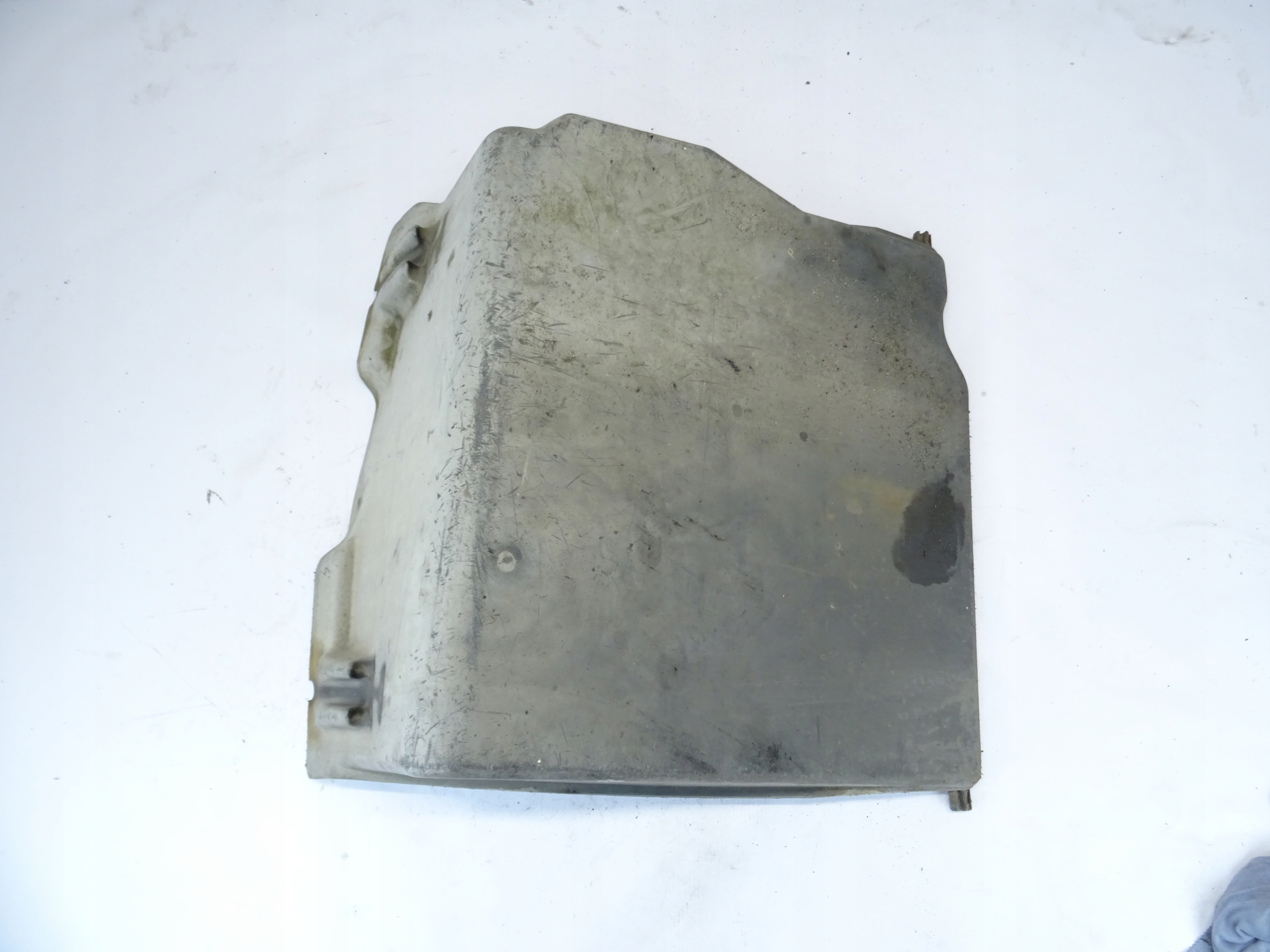 1362693 - РКРЫШКА АККУМУЛЯТОРА КОРПУС SCANIA