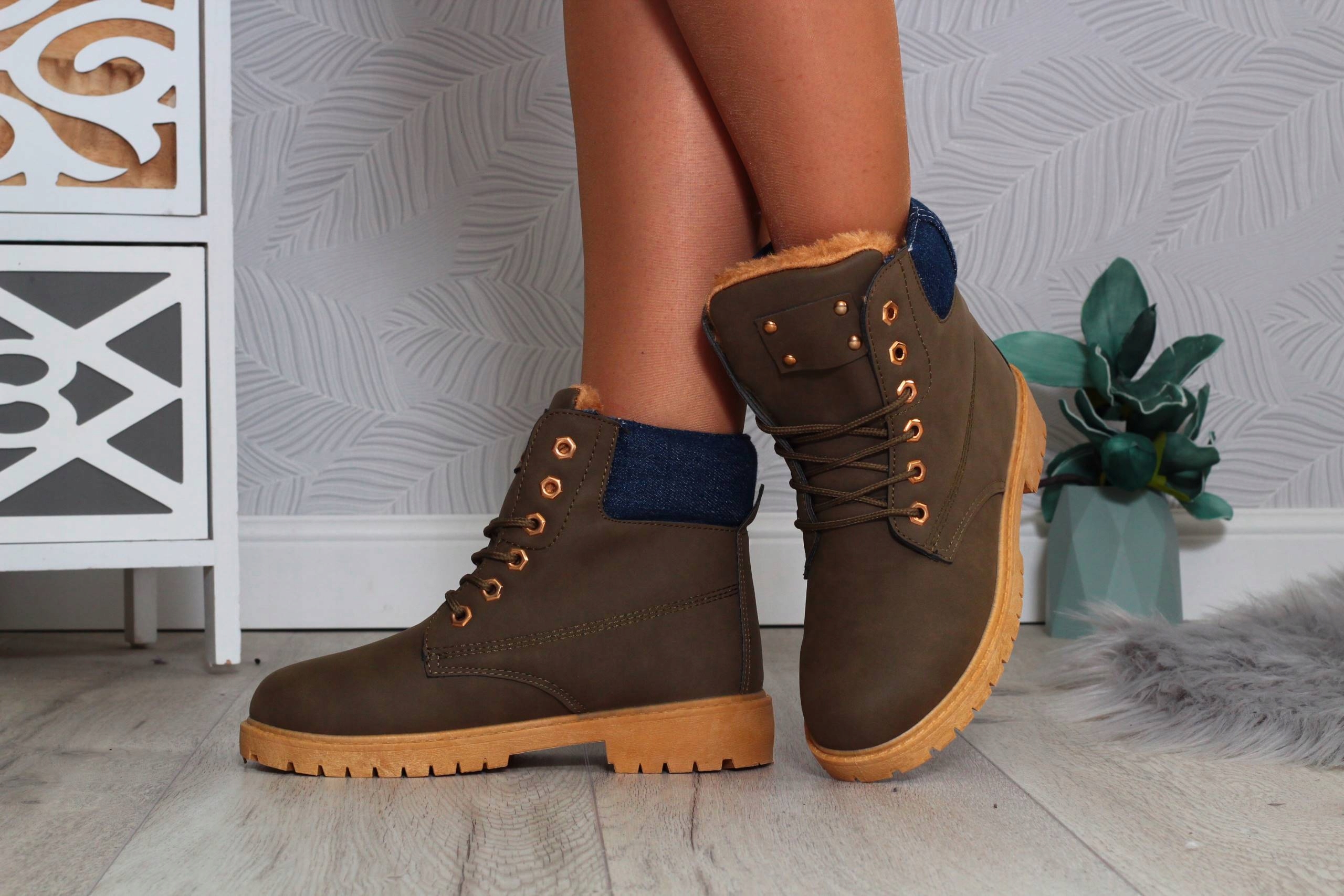 TRAPERKI DAMSKIE OCIEPLANE ZIMOWE BOTKI TIMBERKI Materiał wkładki inny