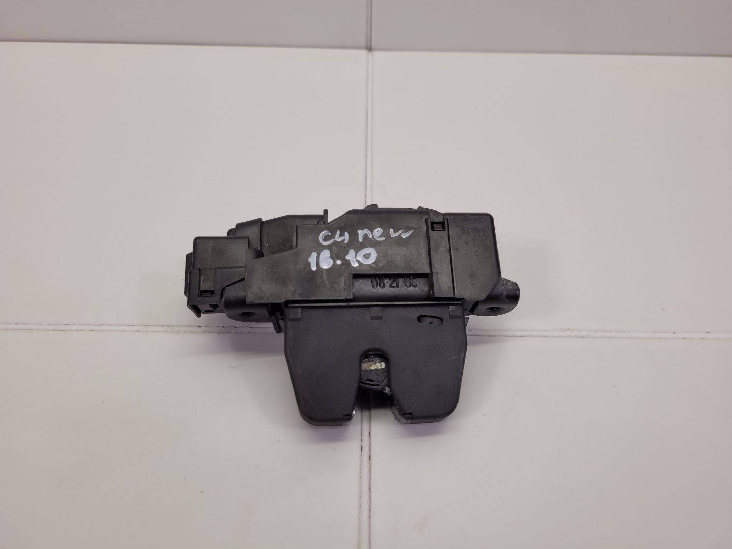 lock bonnet boot Renault Captur 2016 905039428R