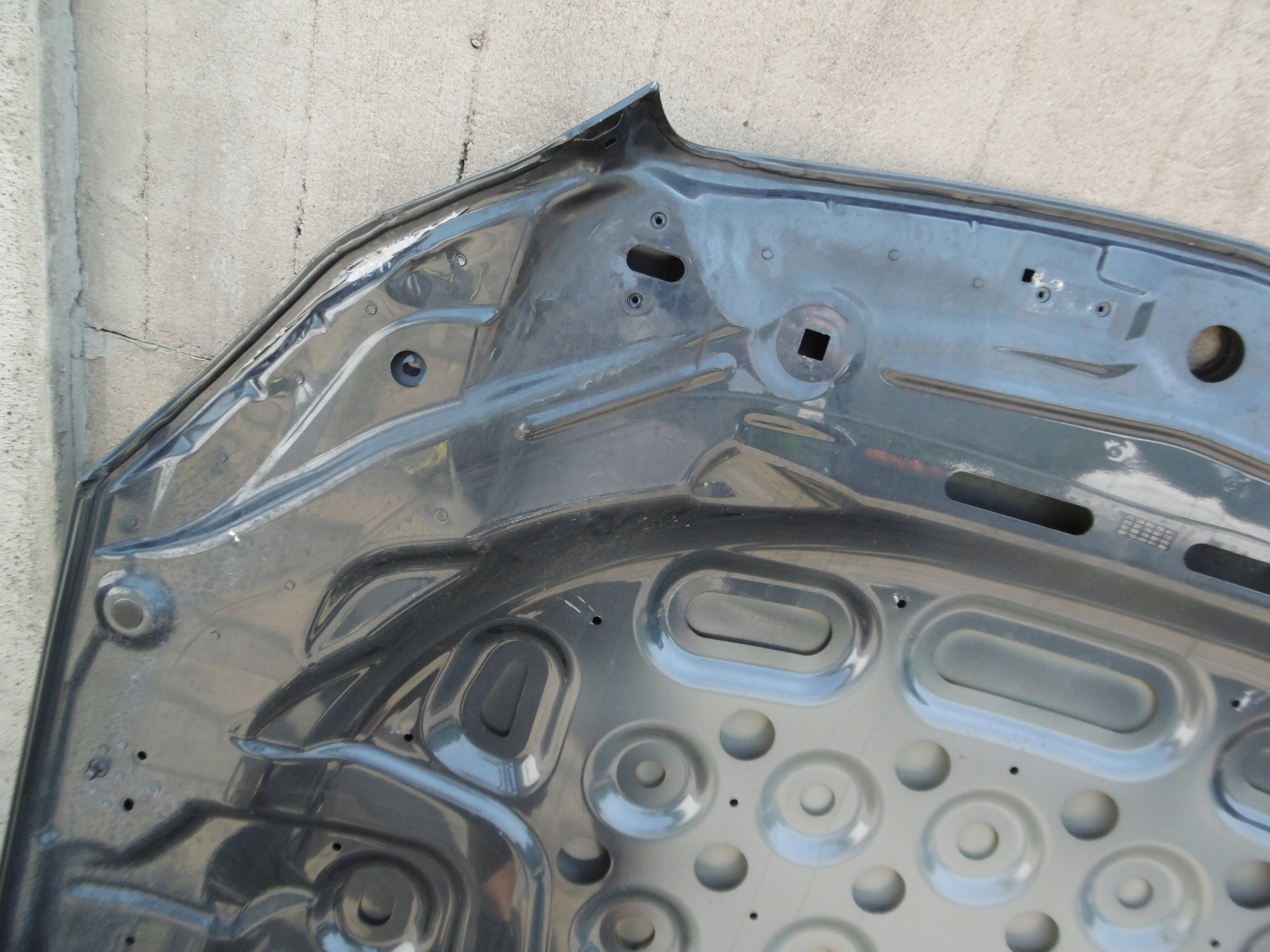 MERCEDES E KLASA W212 LIFT maska Color needs painting