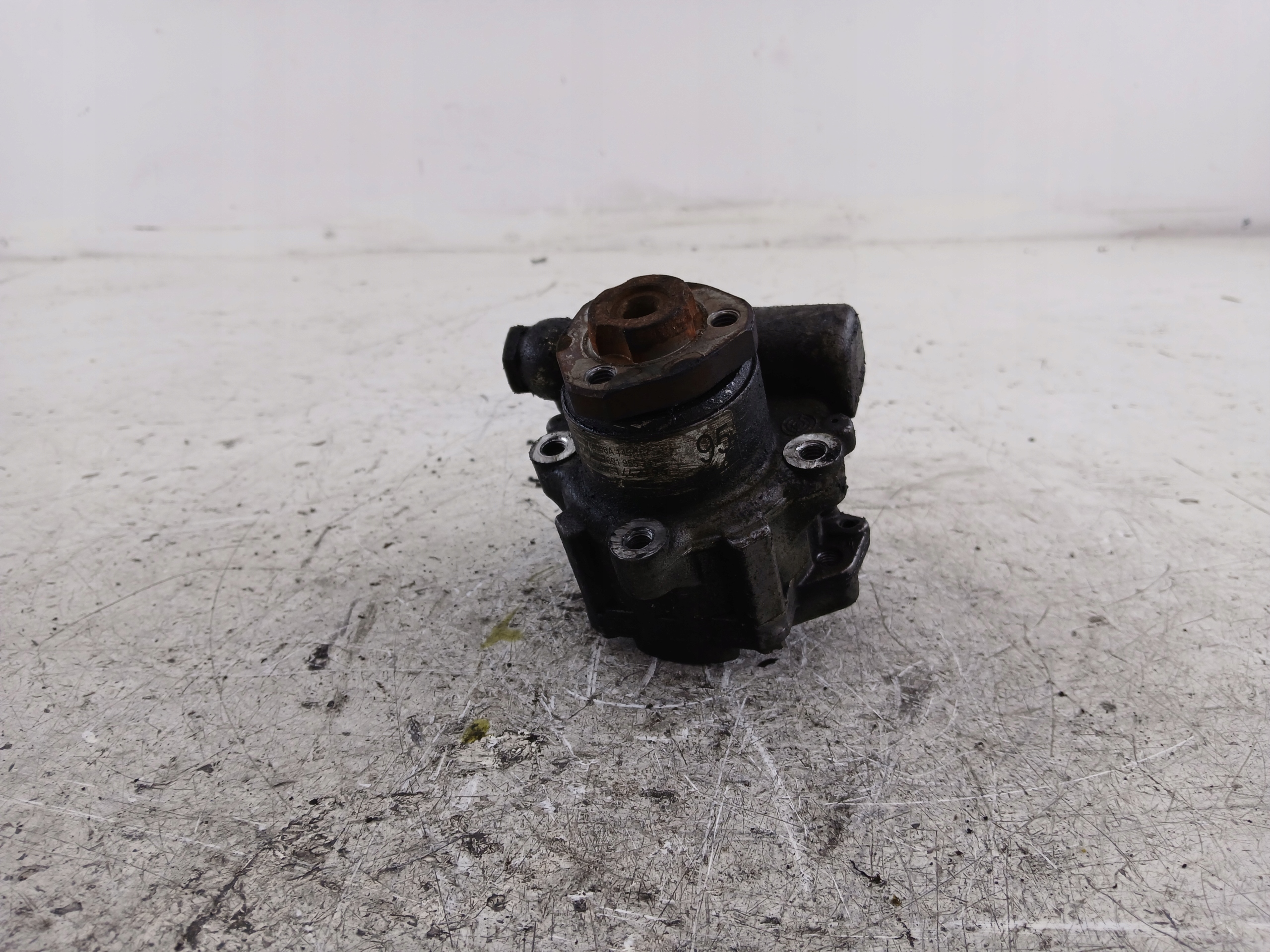 VW GOLF IV AUDI A3 8L 1.8 servo pump 06A145157