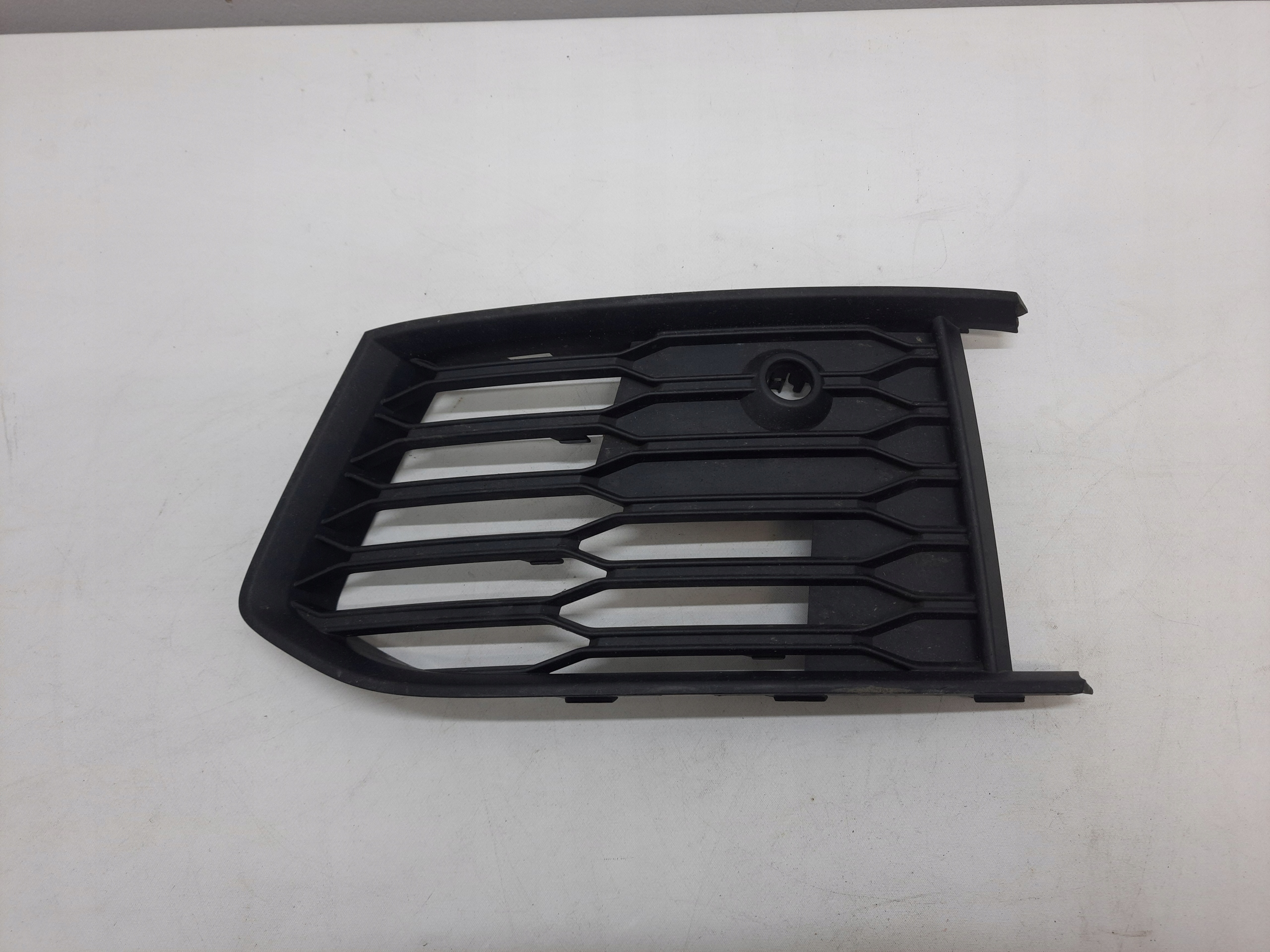 AUDI A6 C8 18- S-LINE grid of a bumper left front original