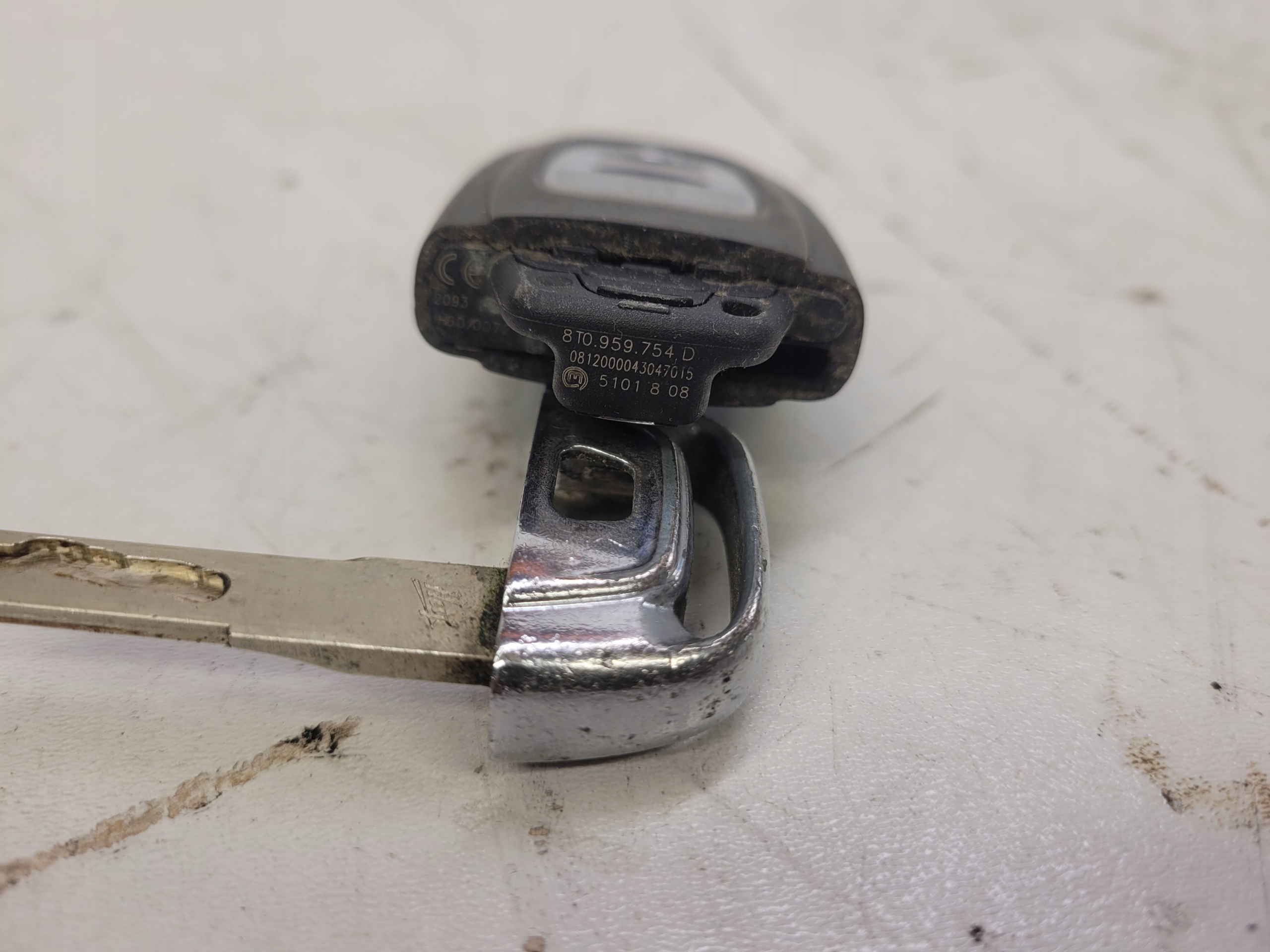 key PILOT AUDI A4 S4 B8 A5 S5 Q5 Q3 8T0959754D