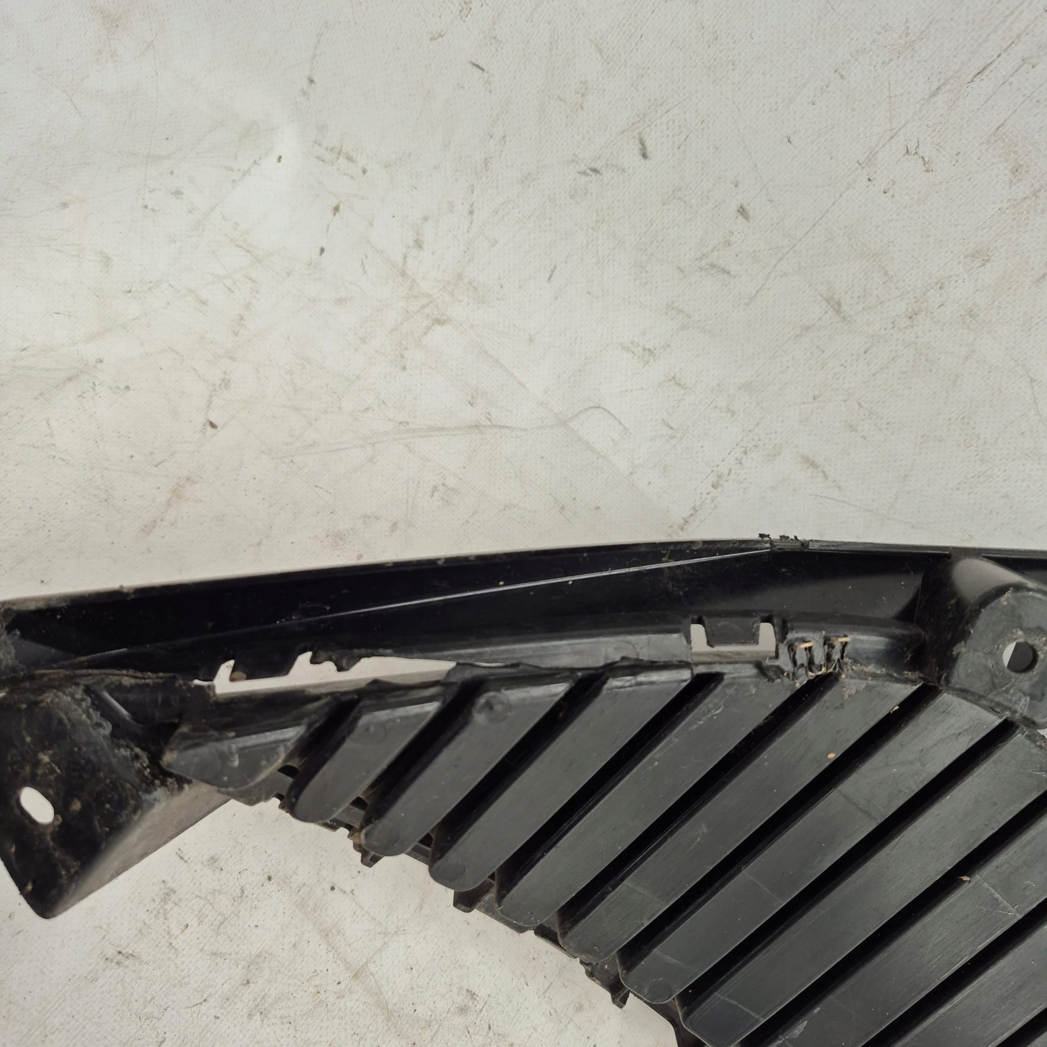 ROEWE i5 MG 5 EV LIFT 21- grid of a bumper front front 10854292