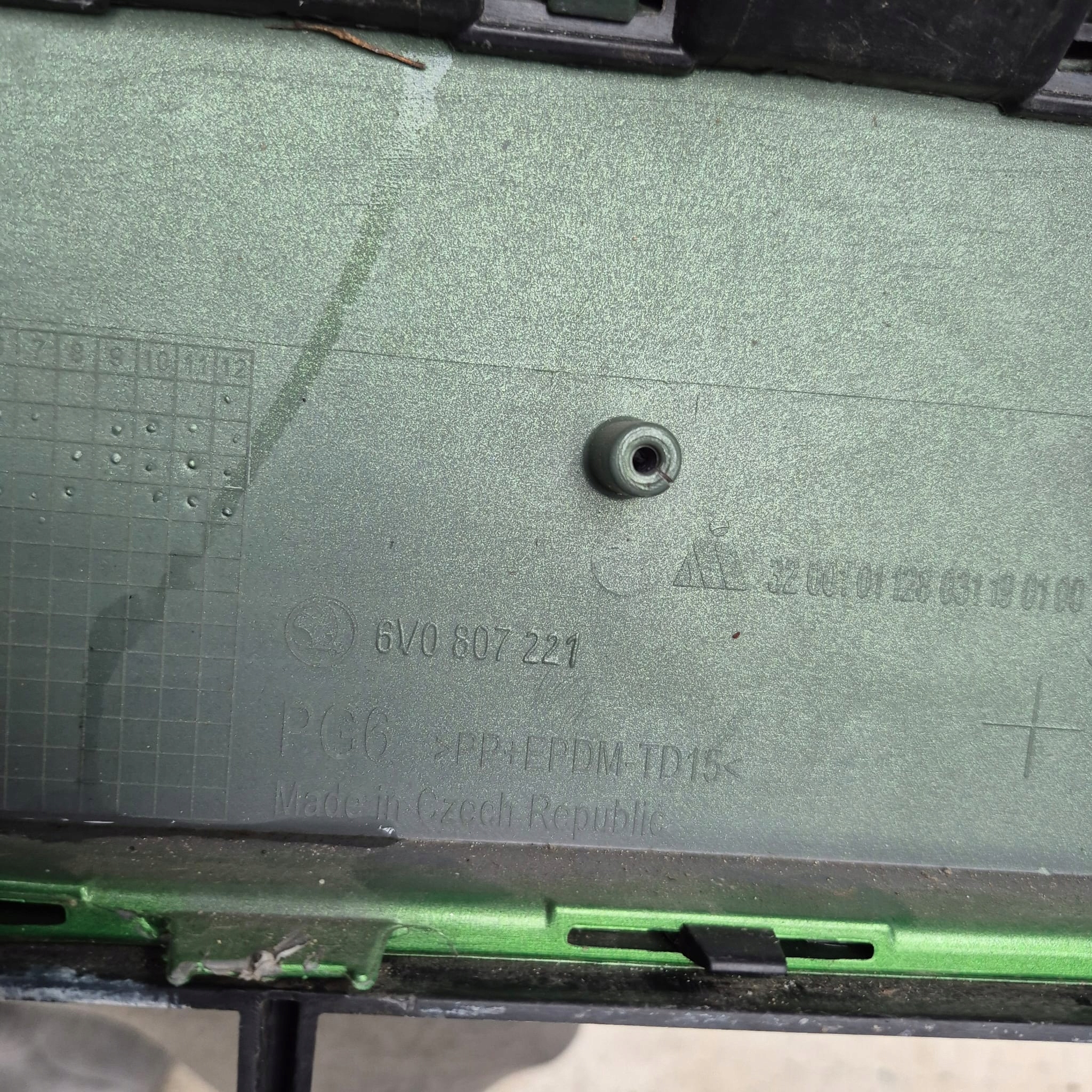 SKODA FABIA III 3 14-18 bumper front front 4XPDC SPR cover 6V0807221