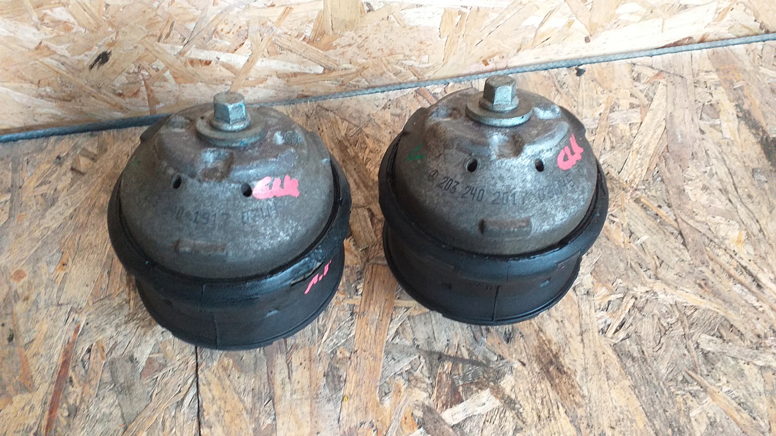 MERCEDES W209 КЛК 1.8 K подушка двигателя