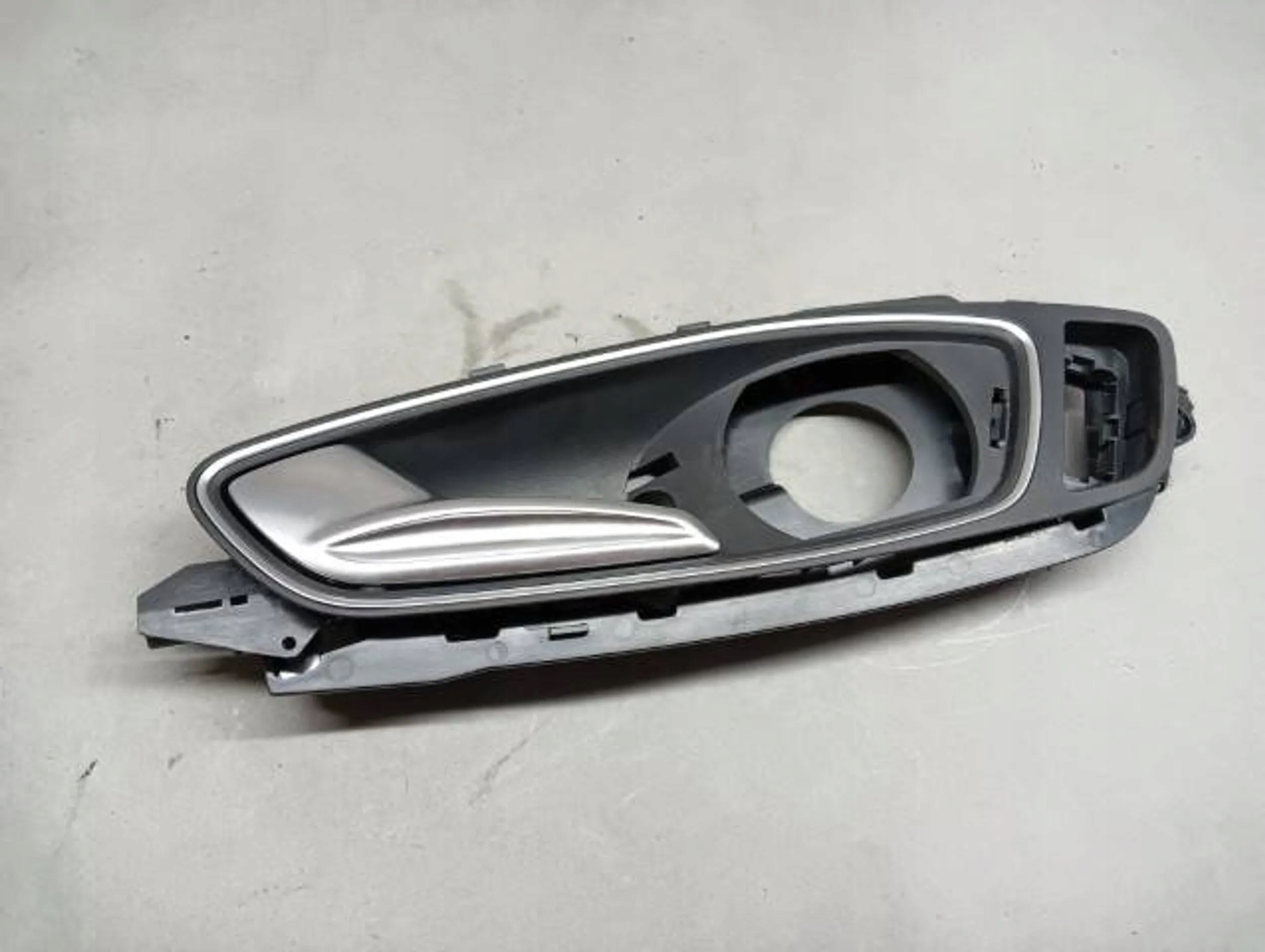 ручка двери перед левая Audi A1 8X0837019D