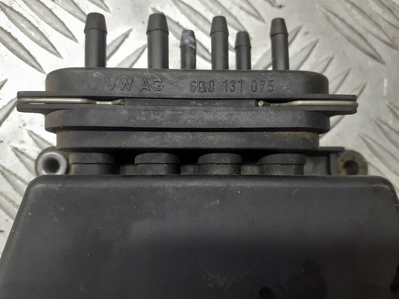 ZAWÓR MAGNETYCZNY SKODA FABIA II 1.4 TDI Producent części Skoda OE