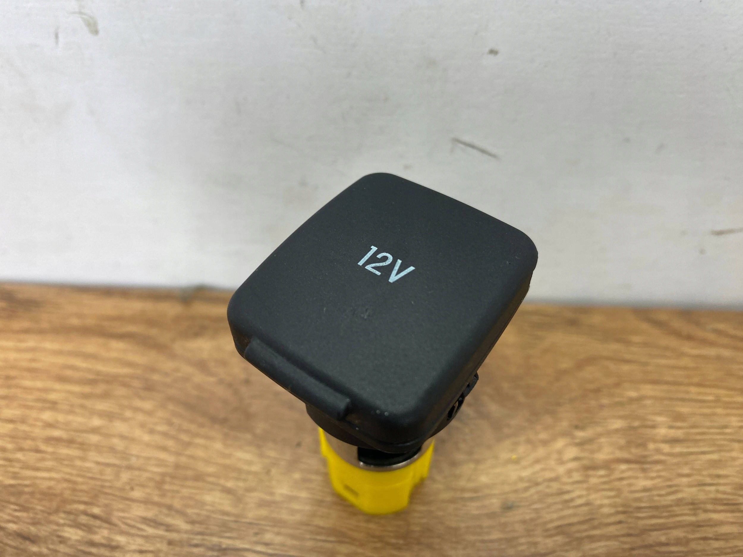 adapter zapalniczki Ford Escape IV Kuga MK3 2020+