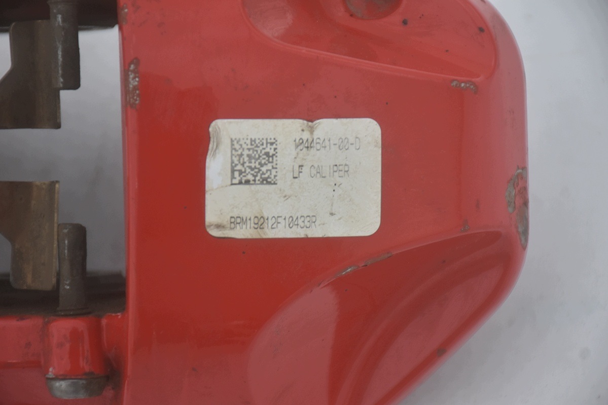 strmeň Brzdový * pravý predok ľavý TESLA MODEL 3 PERFORMANCE 1044641-00-D
