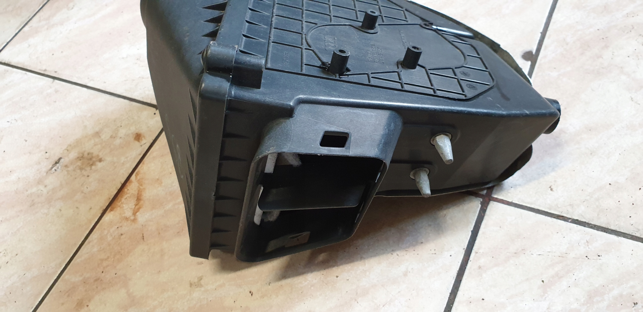 Gehäuse filter luft links AUDI A5 RS5 RS4 8T OE