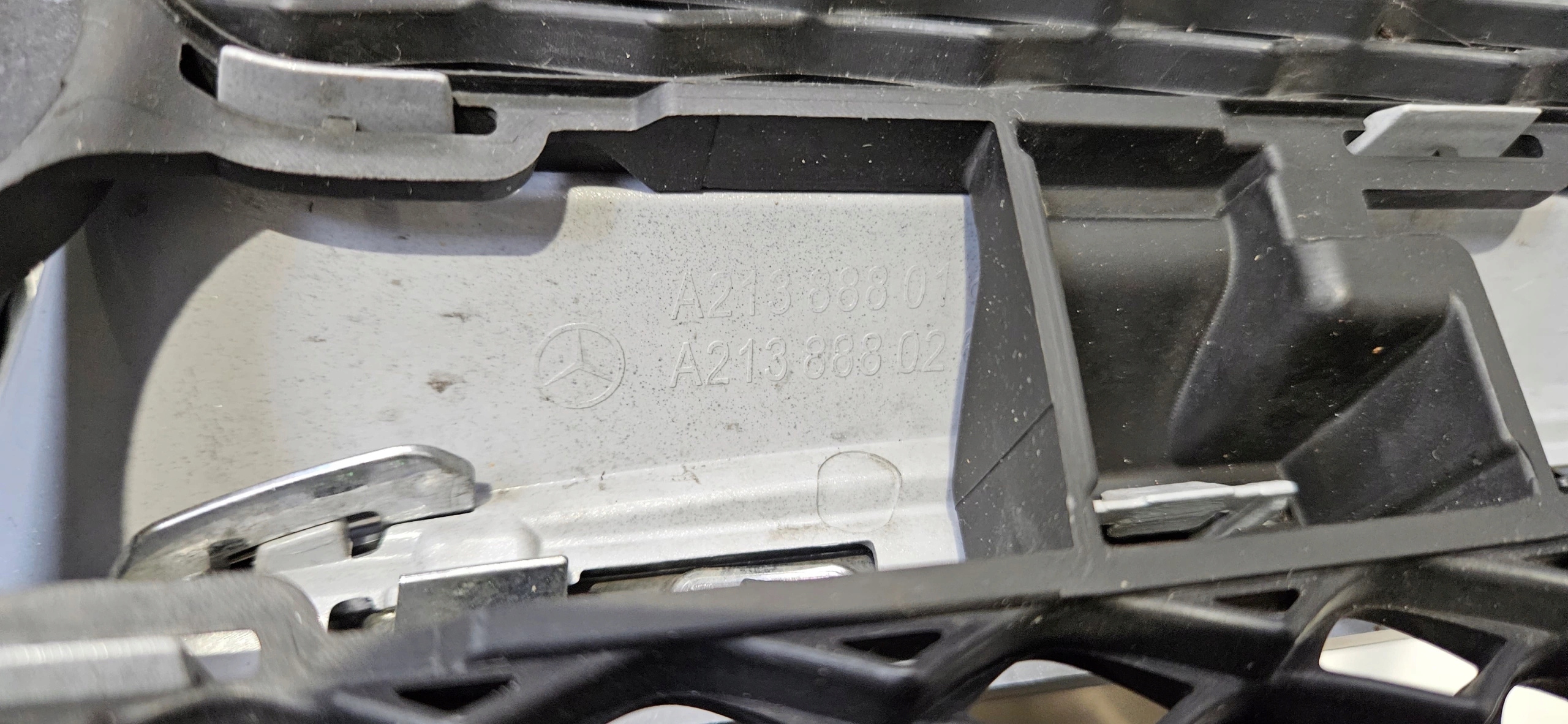 ATRAPA GRILL ZDERZAKA MERCEDES E KLASA W213 KAMERA Wersja Europejska