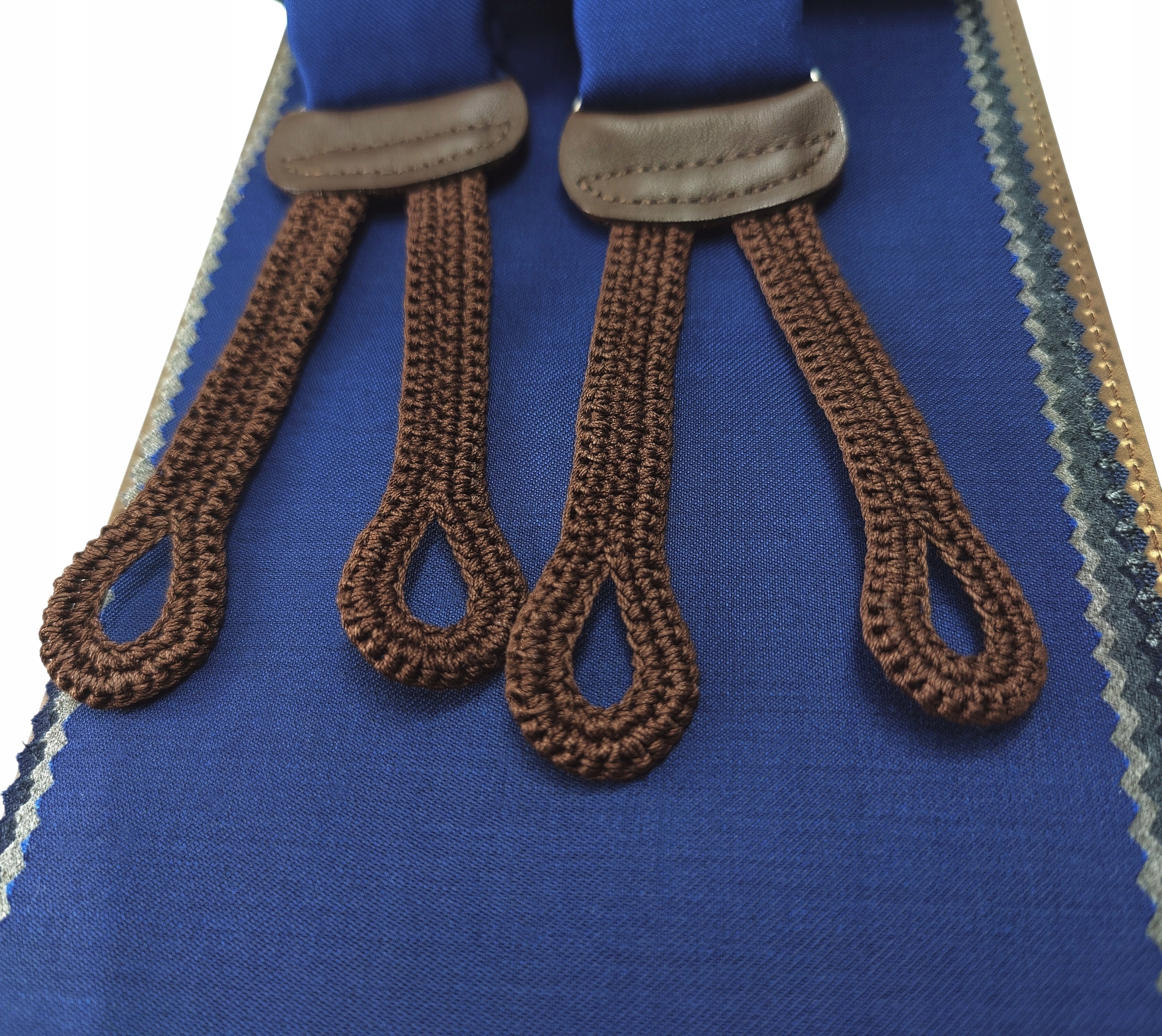 SZELKI DO SPODNI JASNY GRANAT NA GUZIKI WEŁNA 100% Wzór dominujący bez wzoru