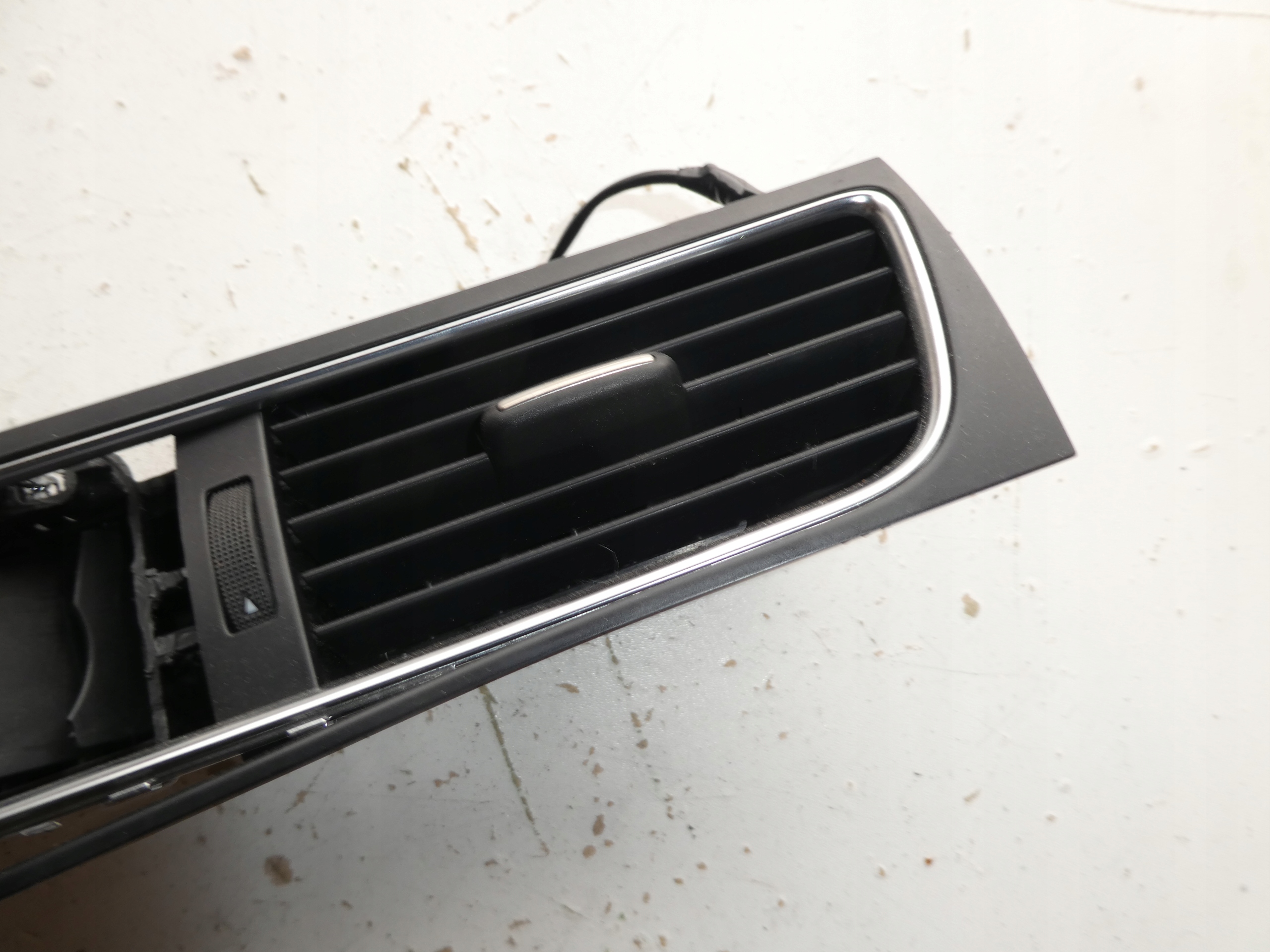 AUDI A4 B8 grid air conditioning devices central 8T1820951C