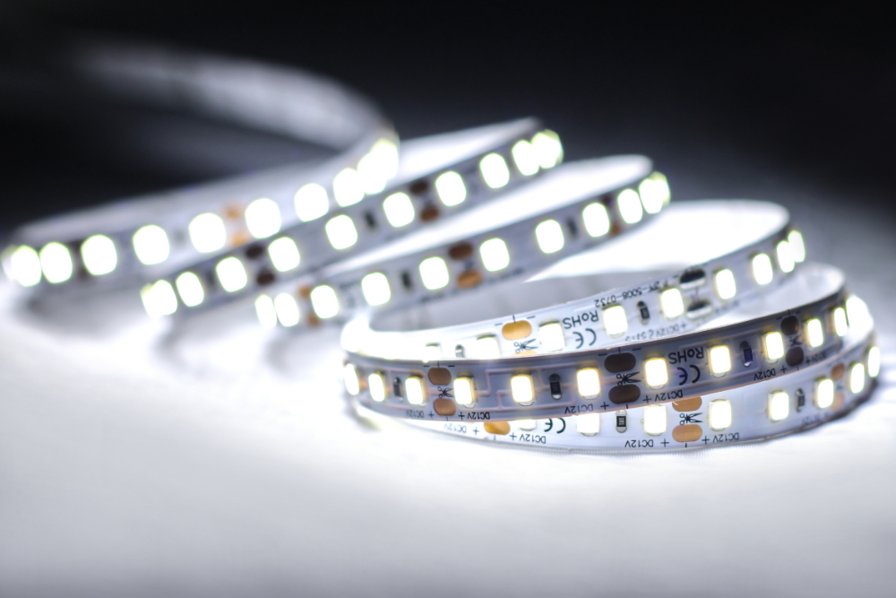 HQS-6W-60LED-NW-24V-50m: Profesionálna Led páska 6W/m, 24V, 60LED 2835 biela