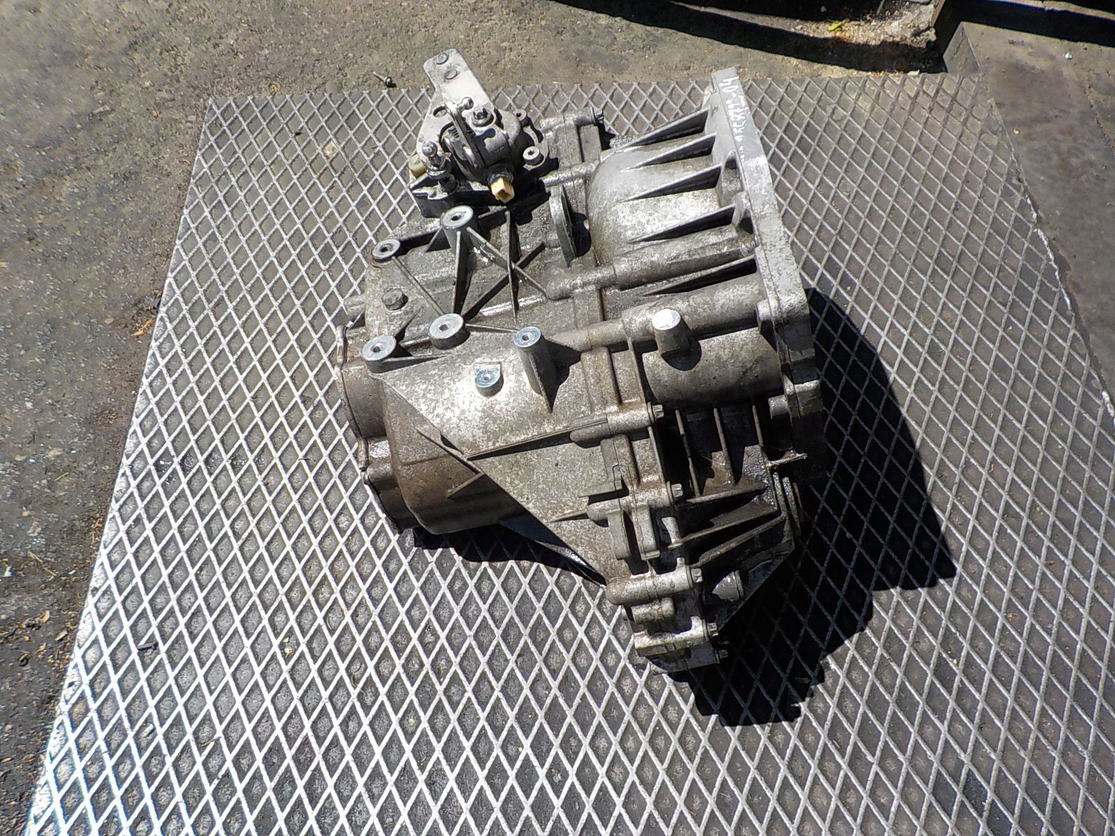 MINI MINI (R56) 1.6 16V B Getriebe 7568722-04