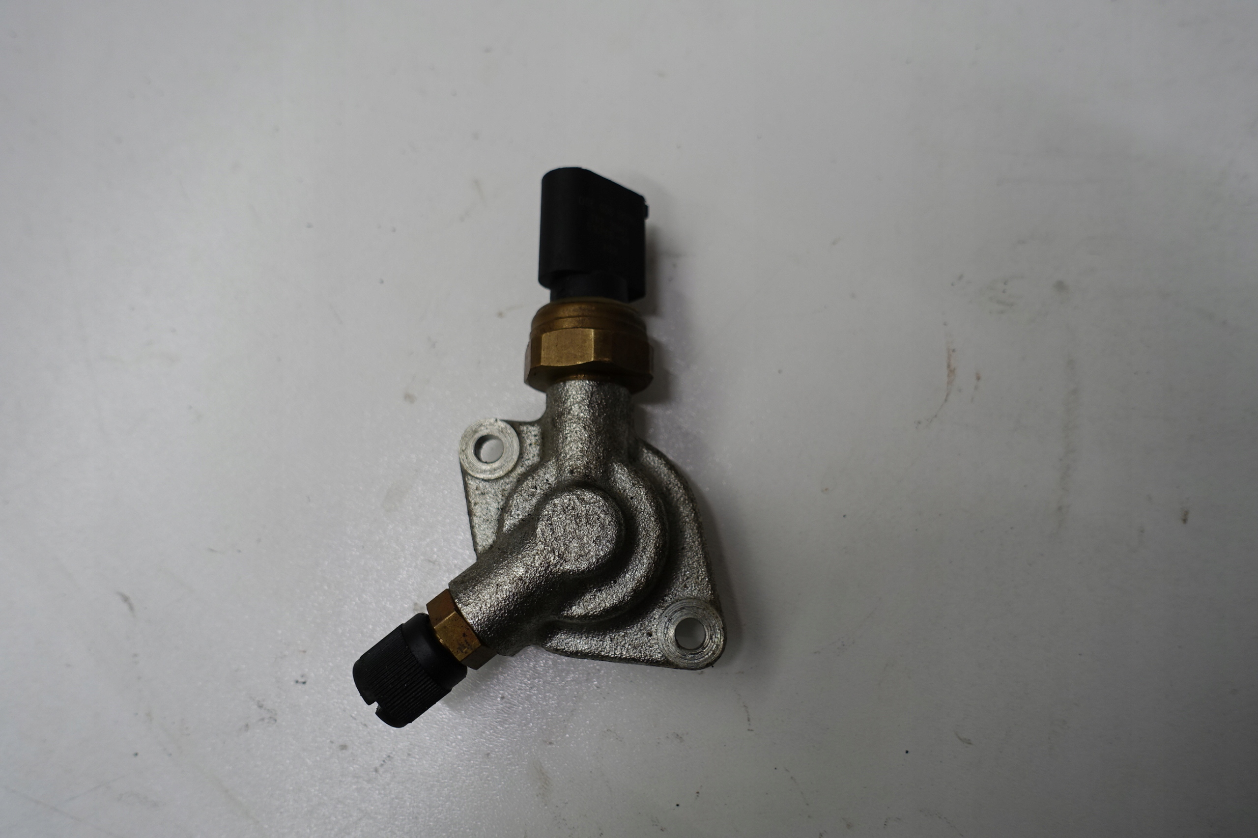 06E906051K - AUDI A6 C7 3.0 TFSI датчик давления топлива