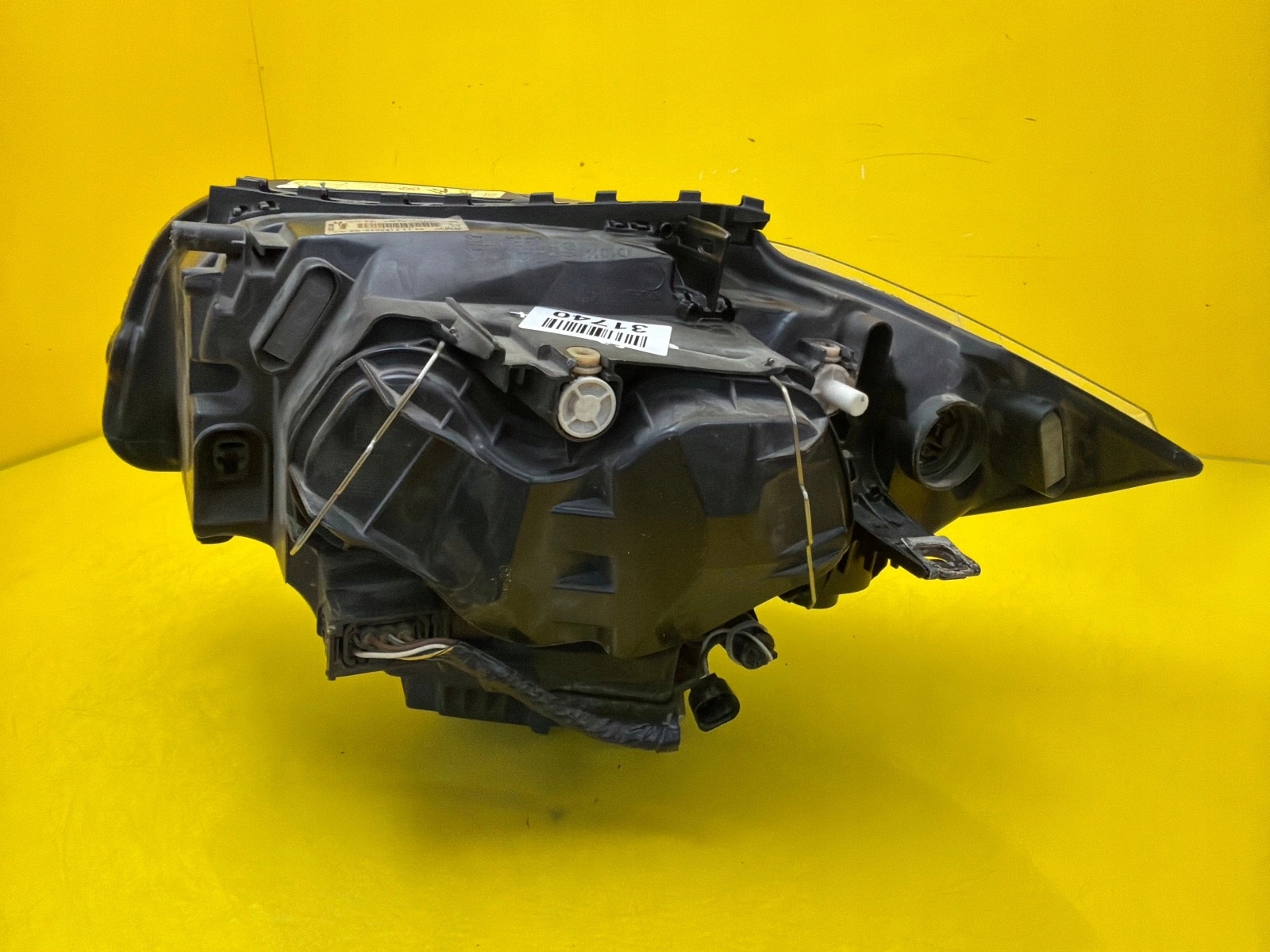 light right BMW 1 E82 E88 E87 07-11 Xenon 7180832-02