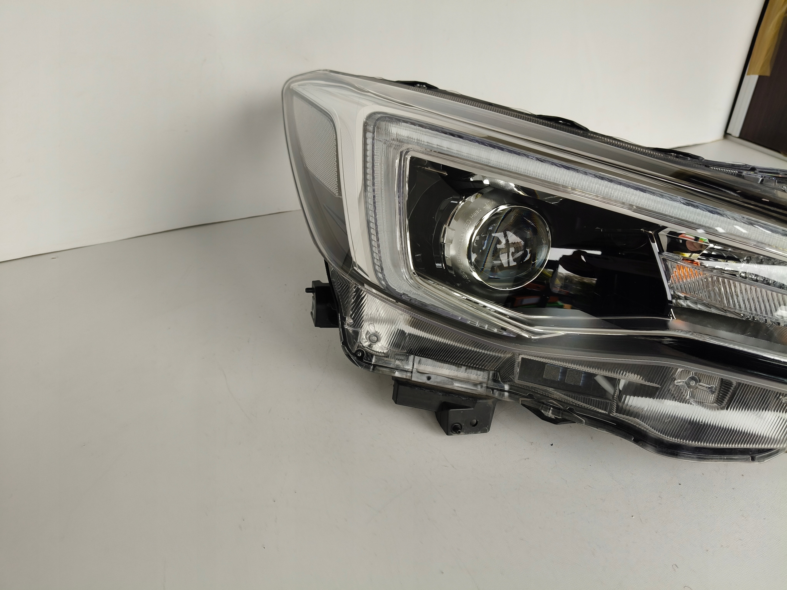 light right REFLEKTOR SUBARU XV II 20- LIFT FULL LED