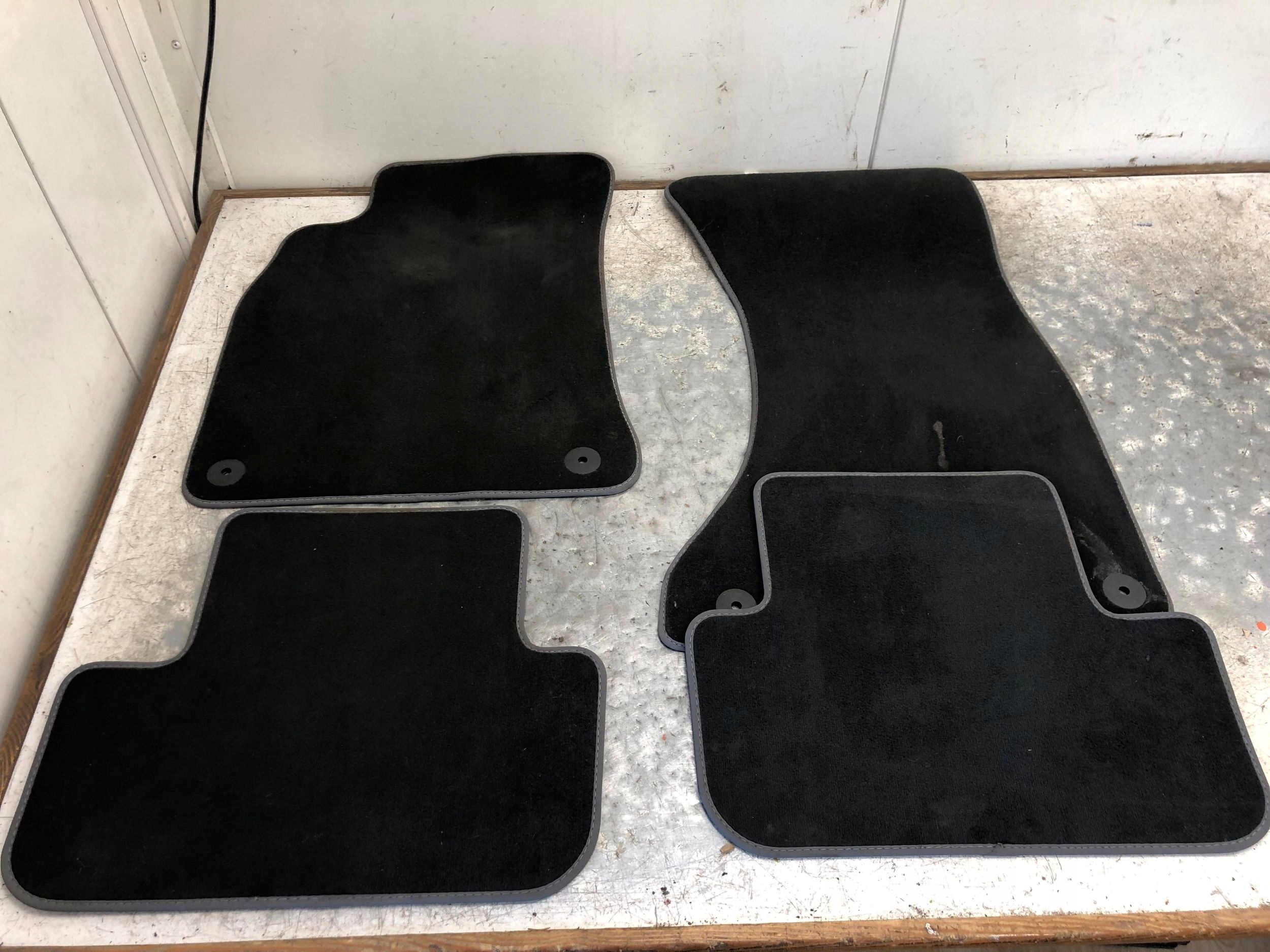 mats WELUR KOMPLET AUDI A4 B8 LIFT 8K1863691F