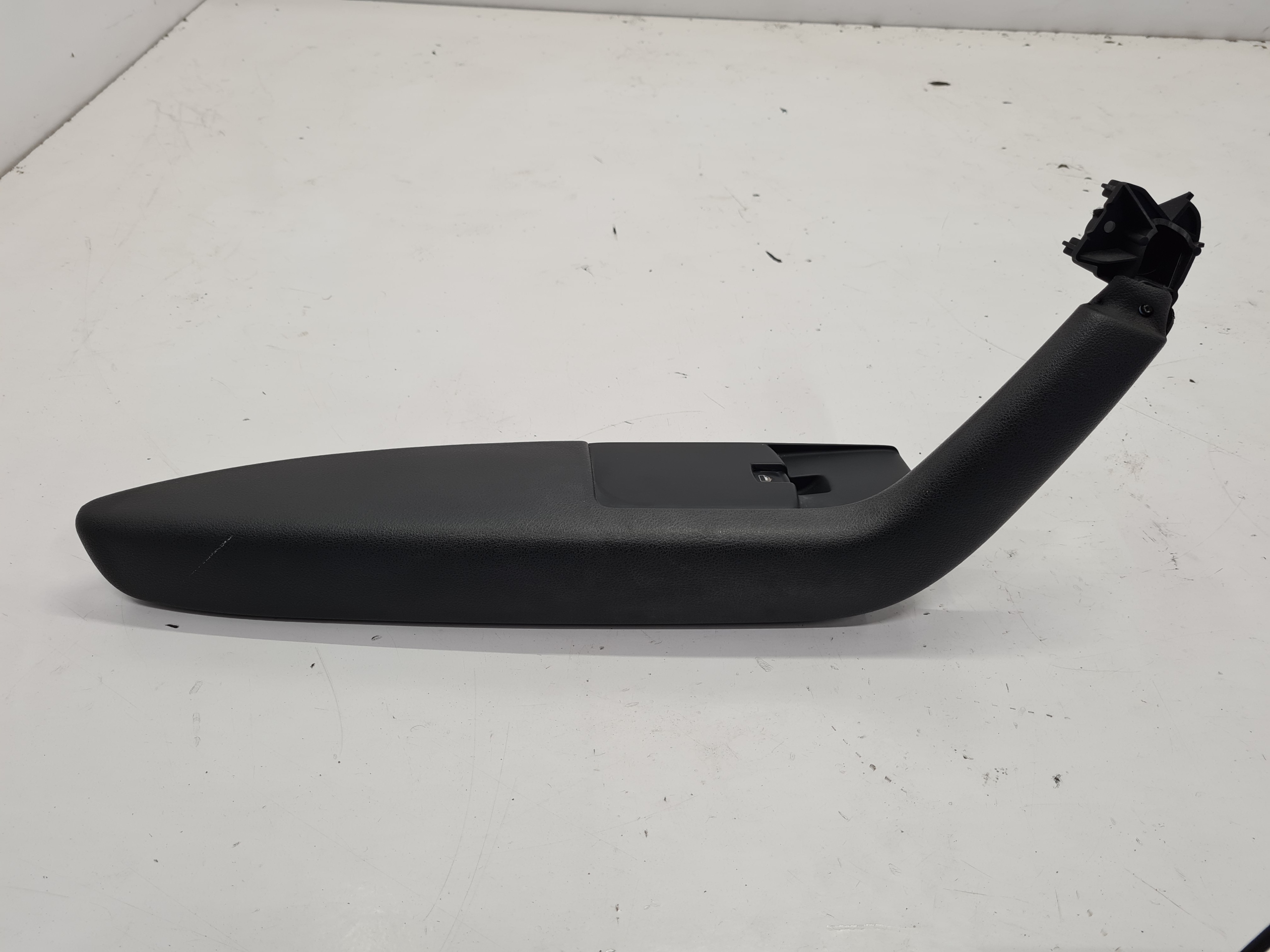 A3 8P LIFT5D PODLOKIETNIK LEWY PRZOD