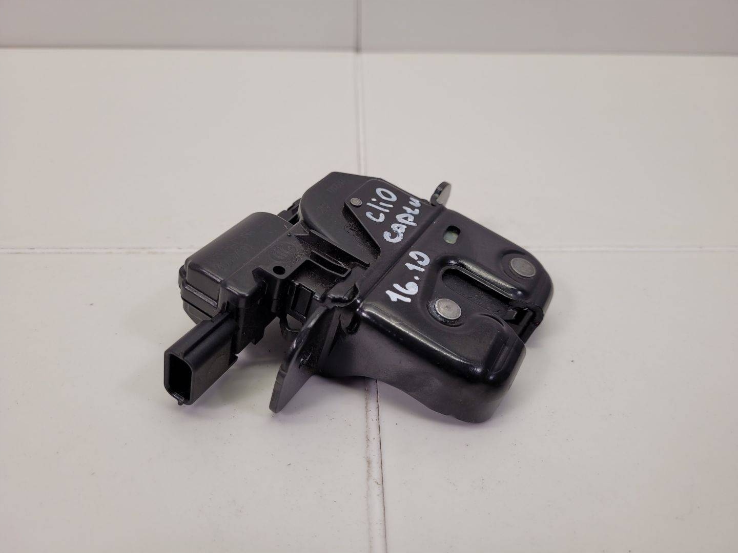 lock bonnet boot Renault Captur 2016 905039428R