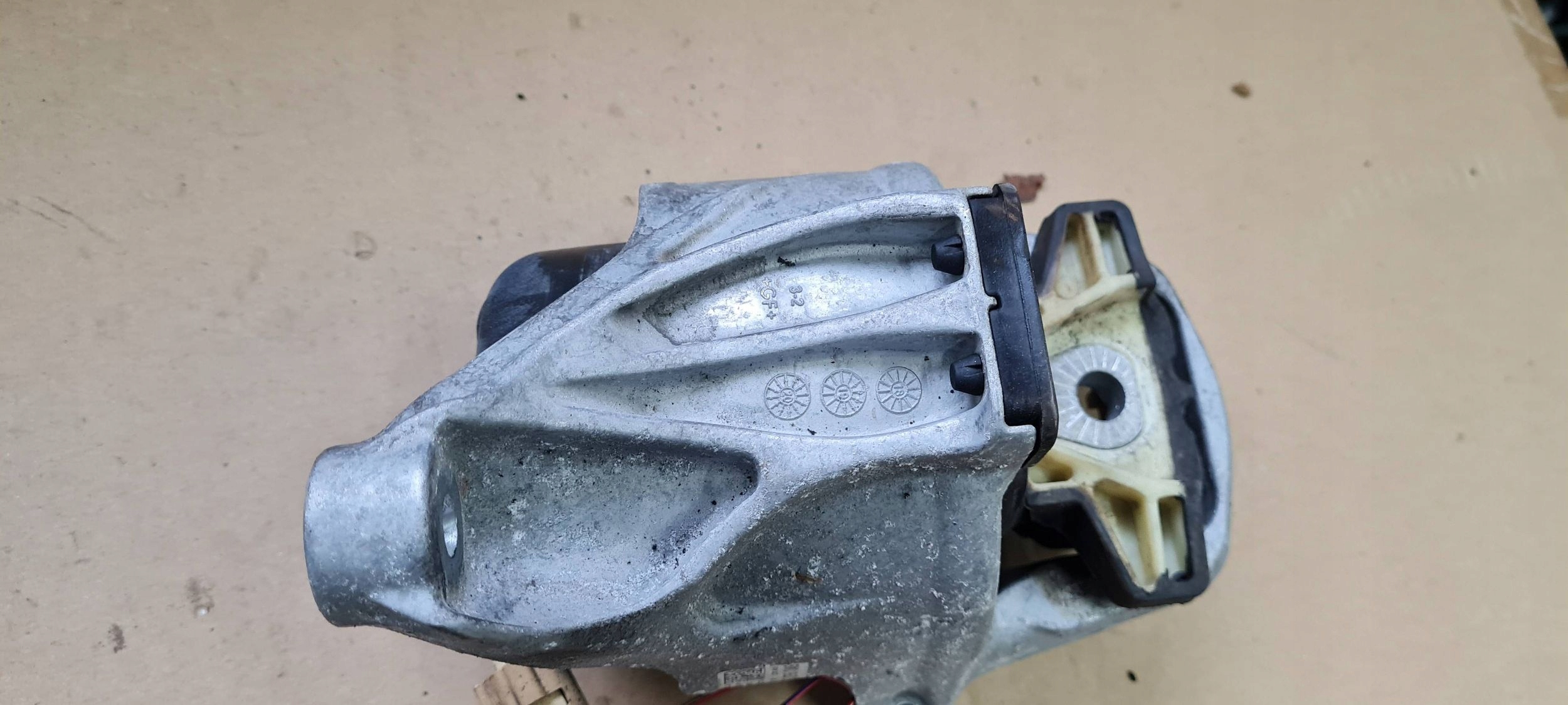 A5 8W LIFT engine mount left 2.0 TDI 8W0199371CS A4 B9 8W