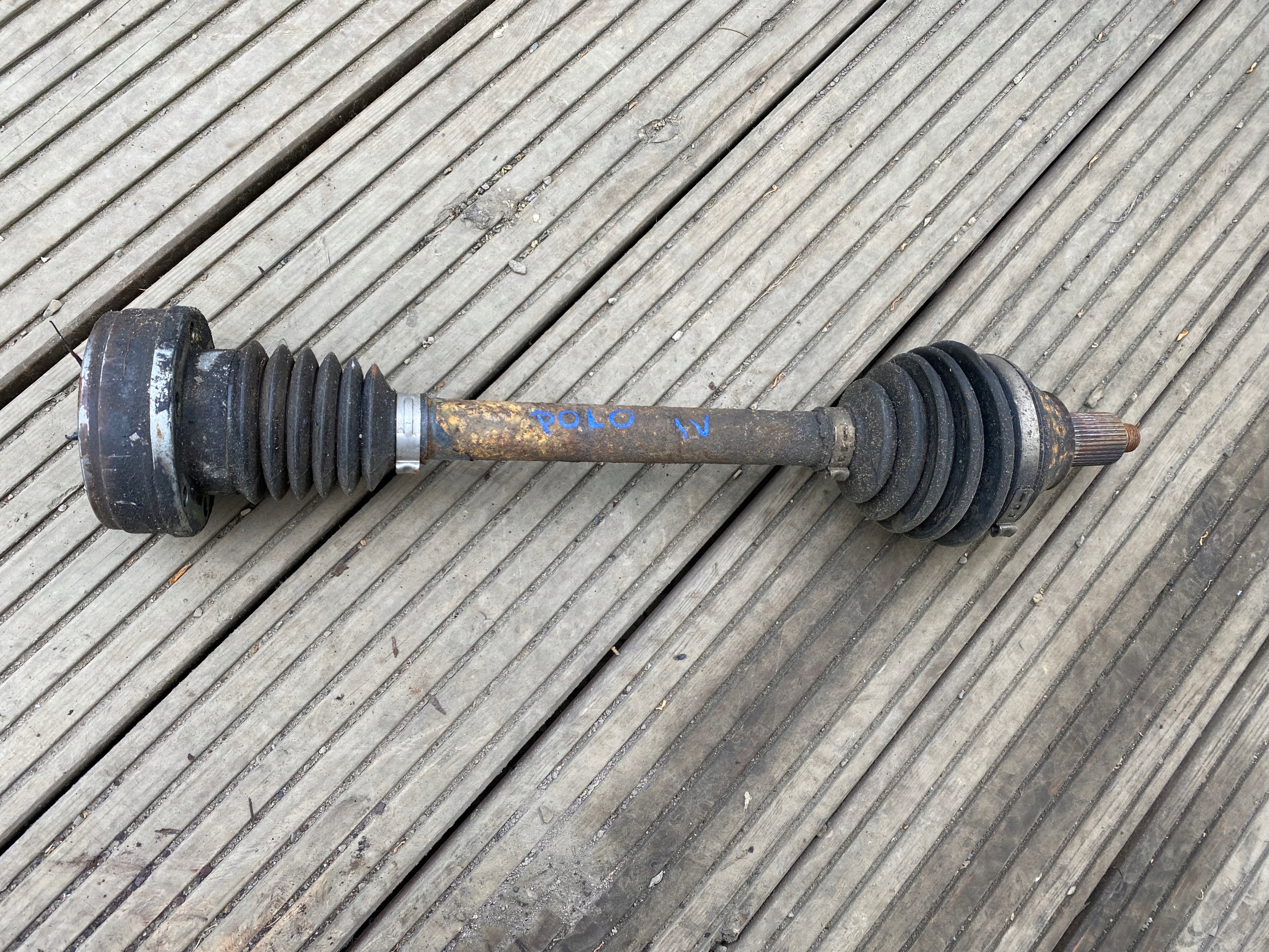 VW POLO IV 9N LIFT 1.2B semi-axis left short.