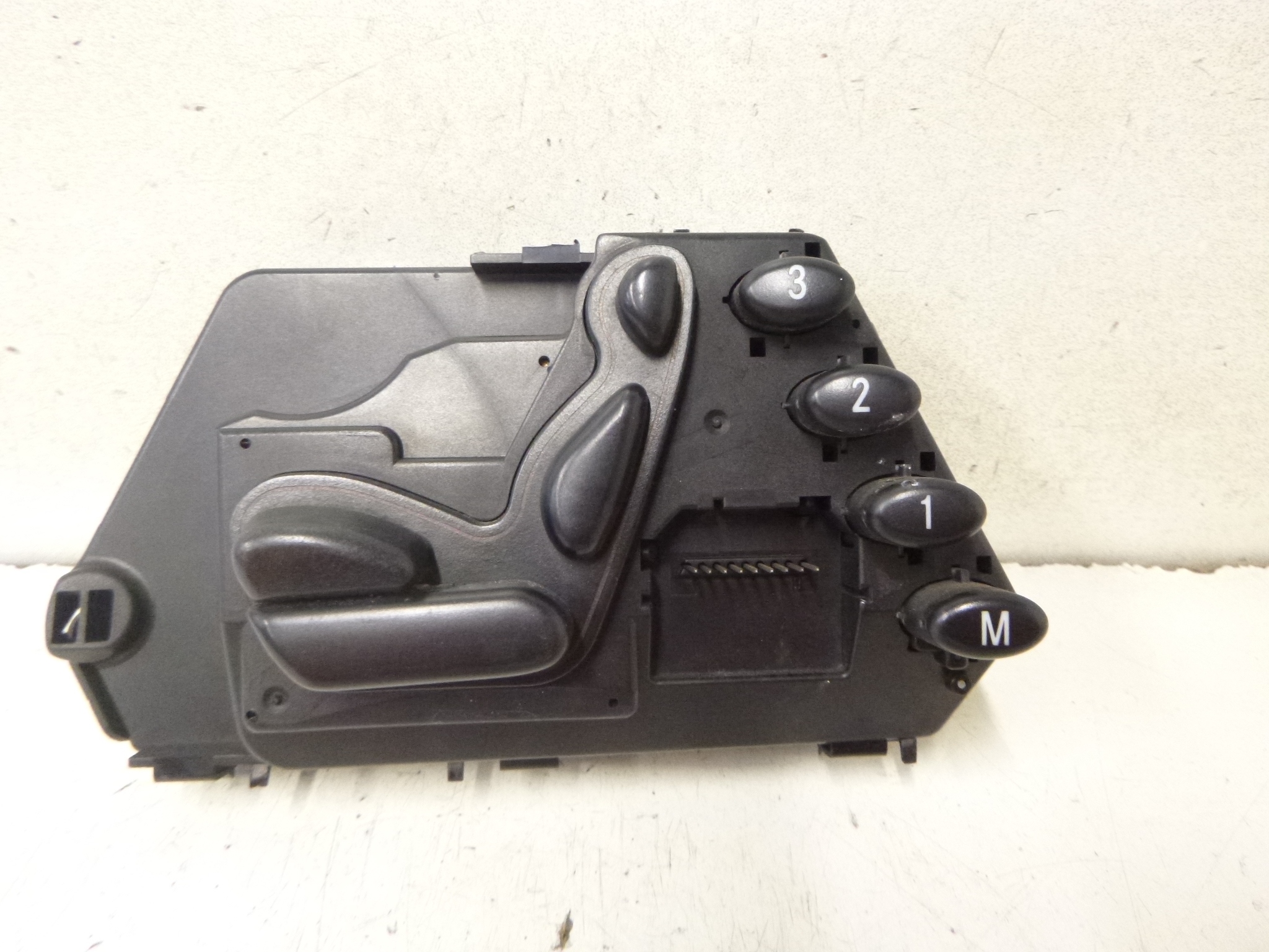 switch panel seat right Mercedes W220 2208213858 2002r.