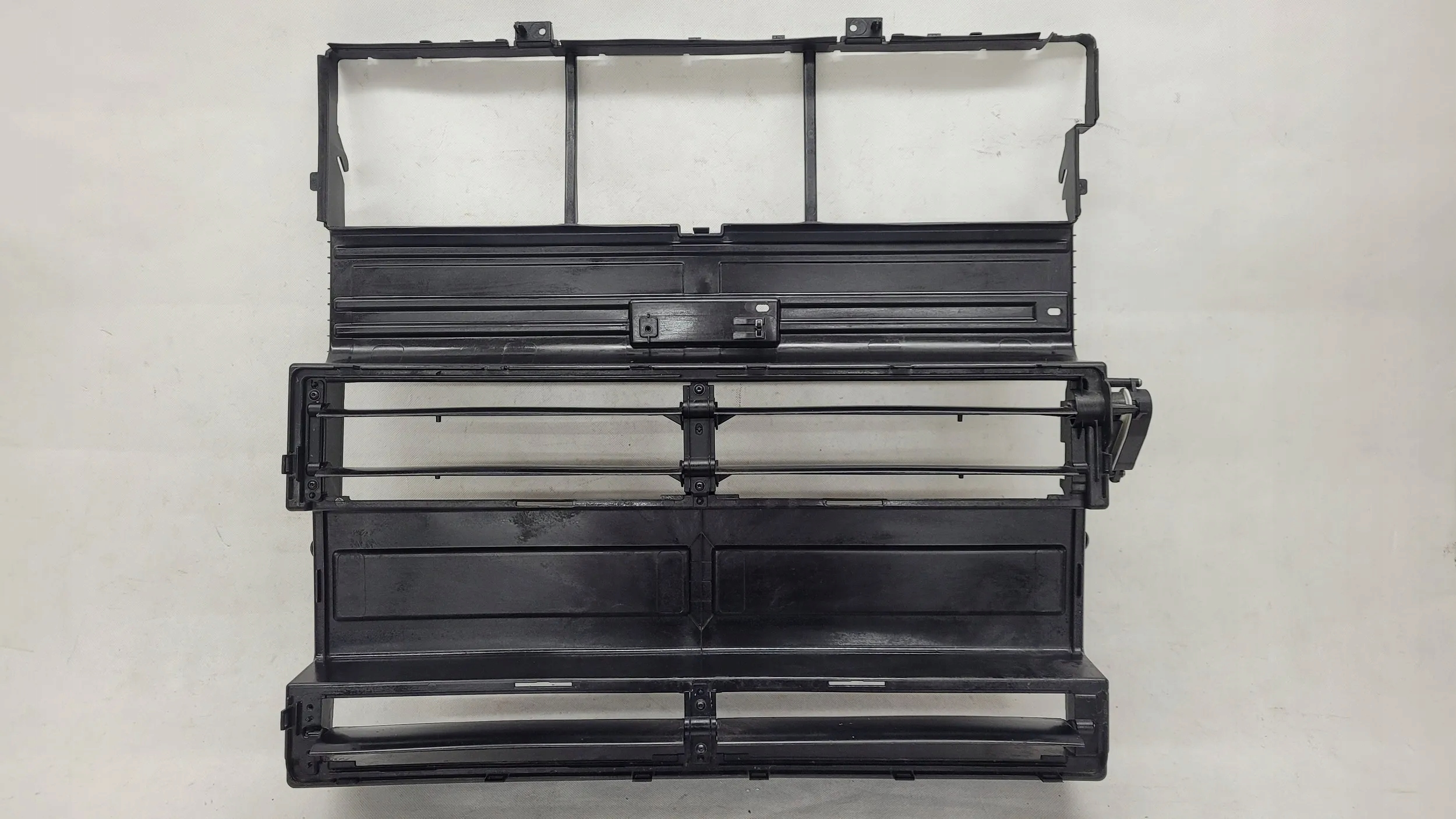 RANGE ROVER L460 ŻALUZJA CHŁODNIC PAS PRZEDNI 23+