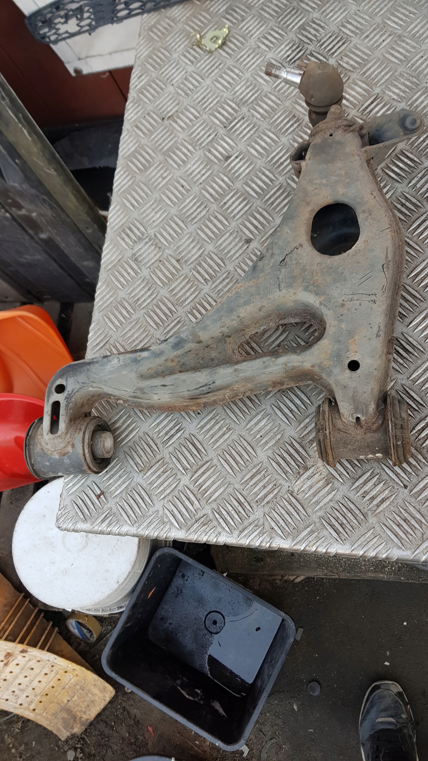 MERCEDES W208 CLK 3.2 arm front left right lower