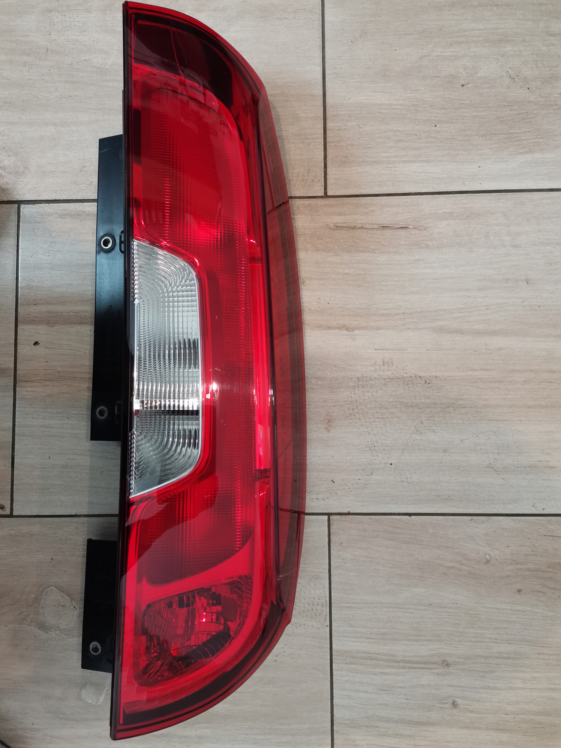FIAT DOBLO II 15+ PRAWA TYLNA LAMPA ORYGINAŁ 52044715