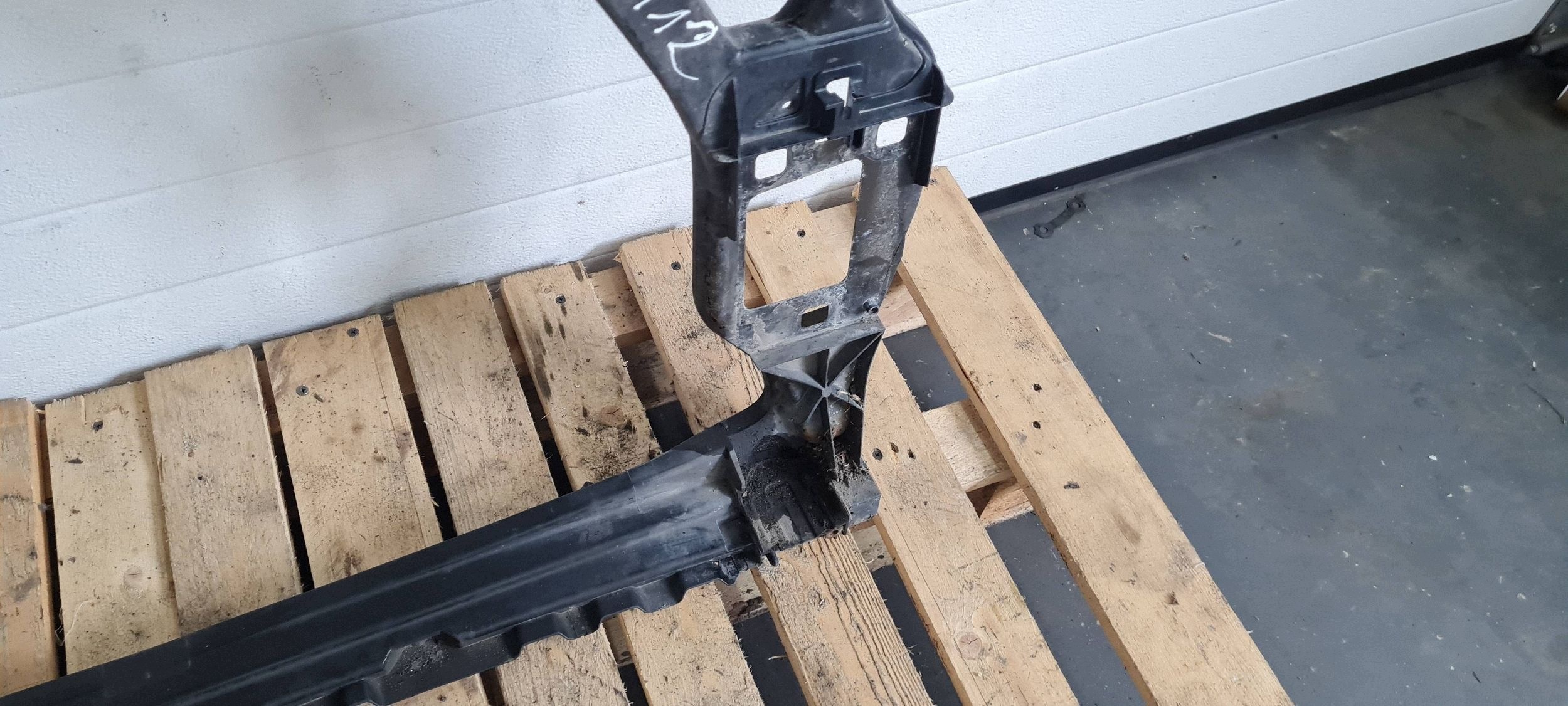 Q5 8R support panel for radiators pillar iron 8R0805594 8R0805594