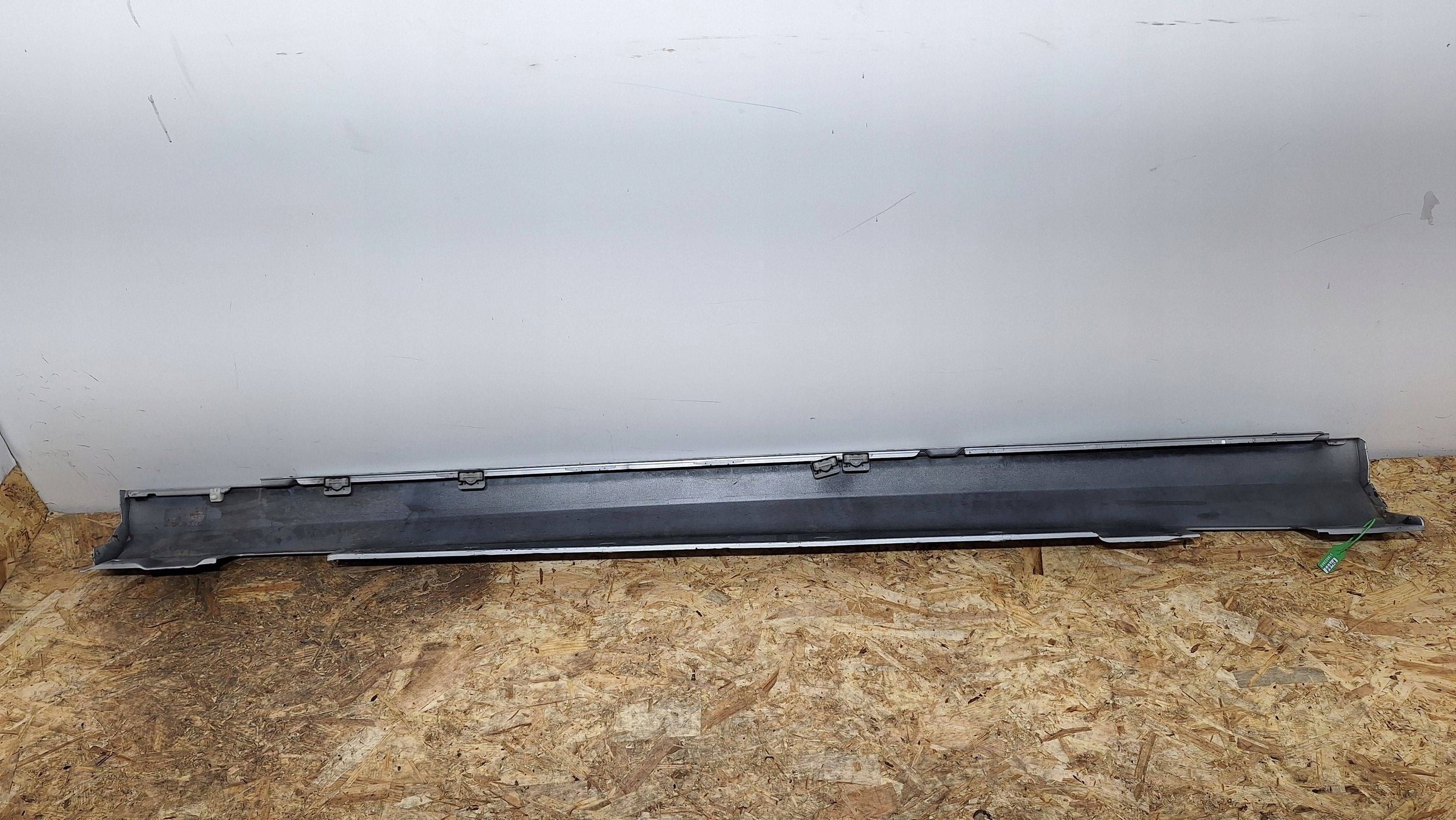 cap threshold moulding threshold right MERCEDES C-KLASA W204 07- A2046900440