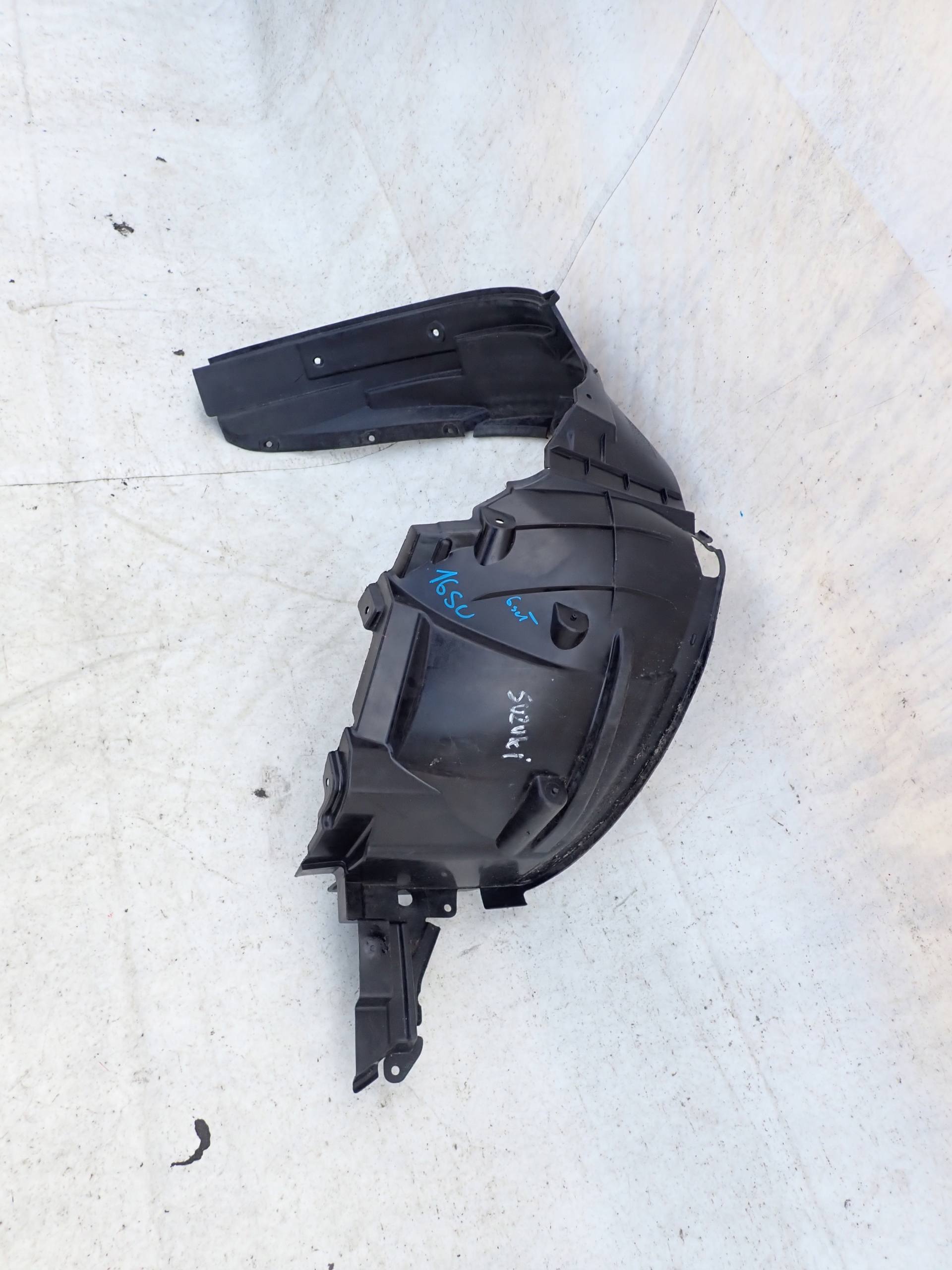 SUZUKI SWIFT IV MK7 10- mudguard left front