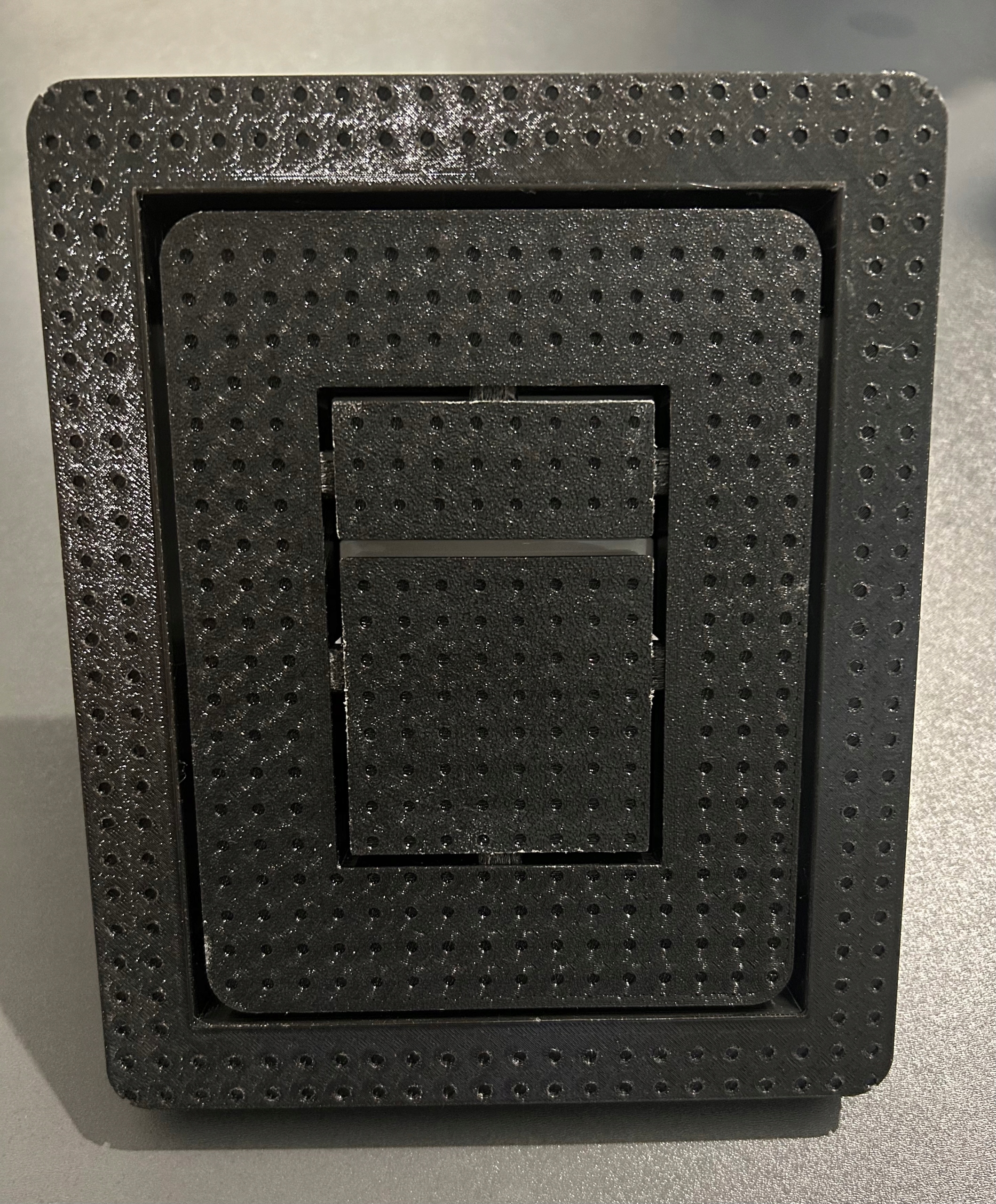 Skryté splachovací tlačítko pod obklad