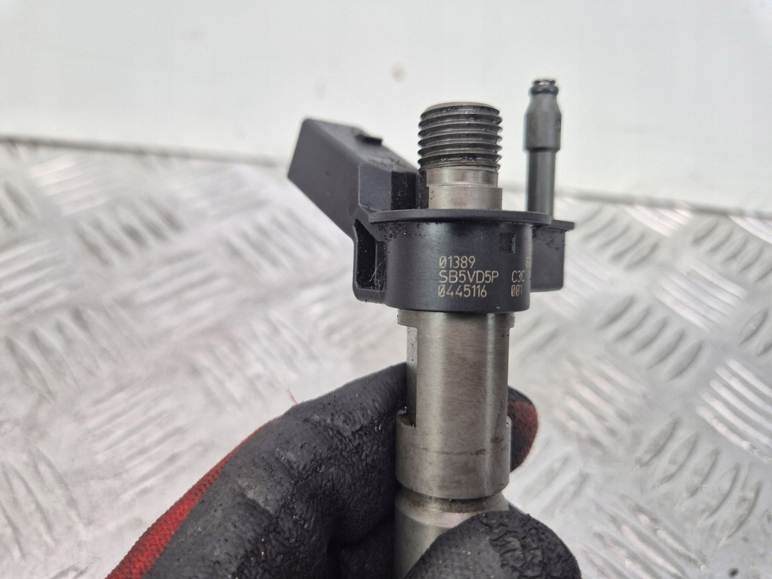 BMW 3 E90 318d injector 7797877 N47D20A