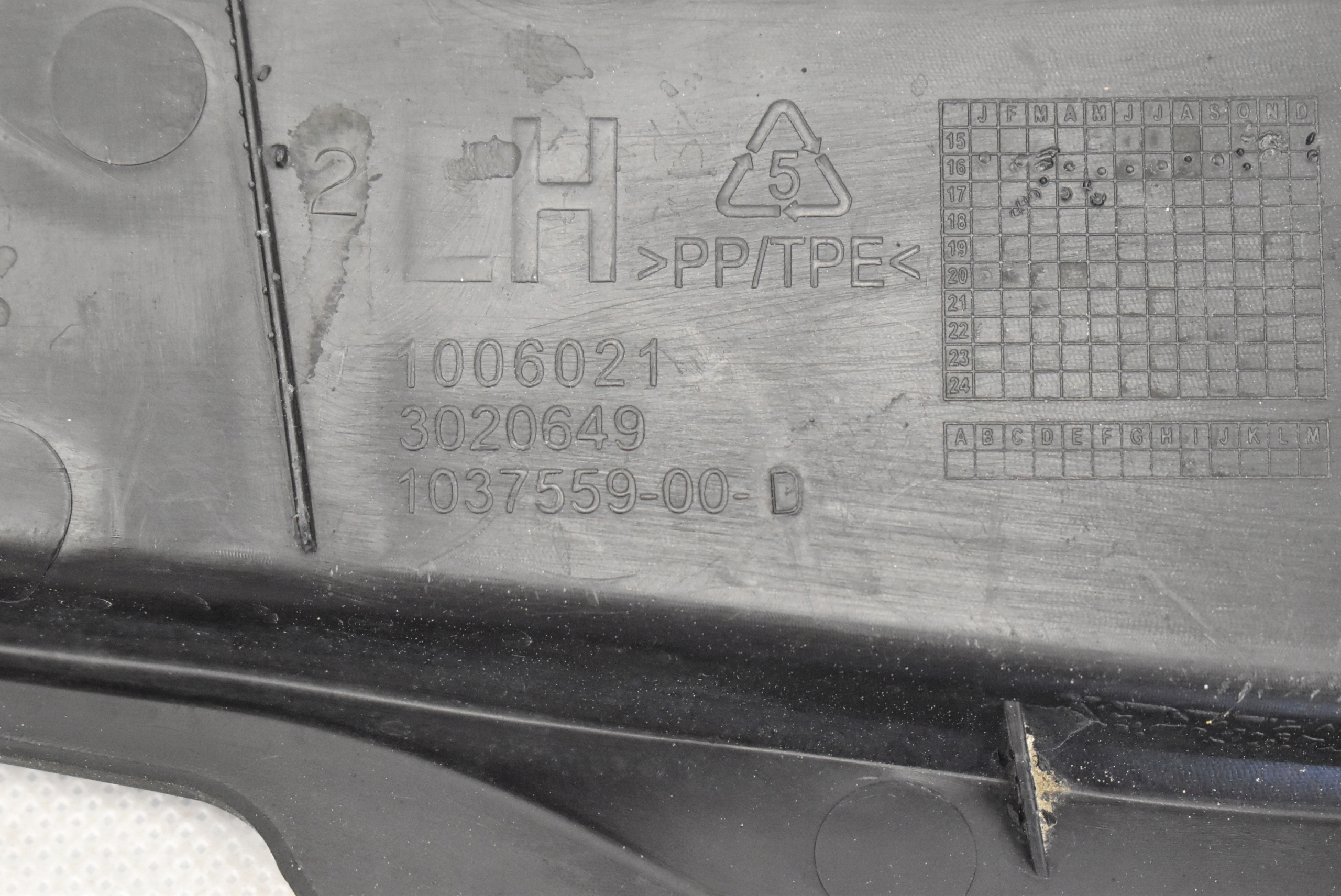 TESLA X CZUJNIK DOMYKANIA DRZWI LEWY 1037559-00-D Producent części Tesla