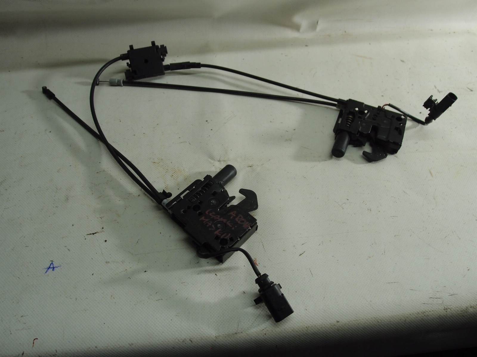 Замок капота SEAT ARONA 2017