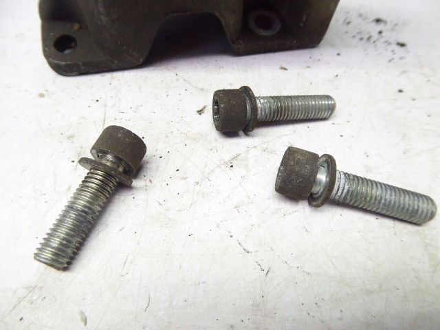 AUDI A4 B5 8D5 97-01 ŁAPA WSPORNIK SKRZYNI BIEGÓW 2.4 V6 ALF Typ silnika Benzyna